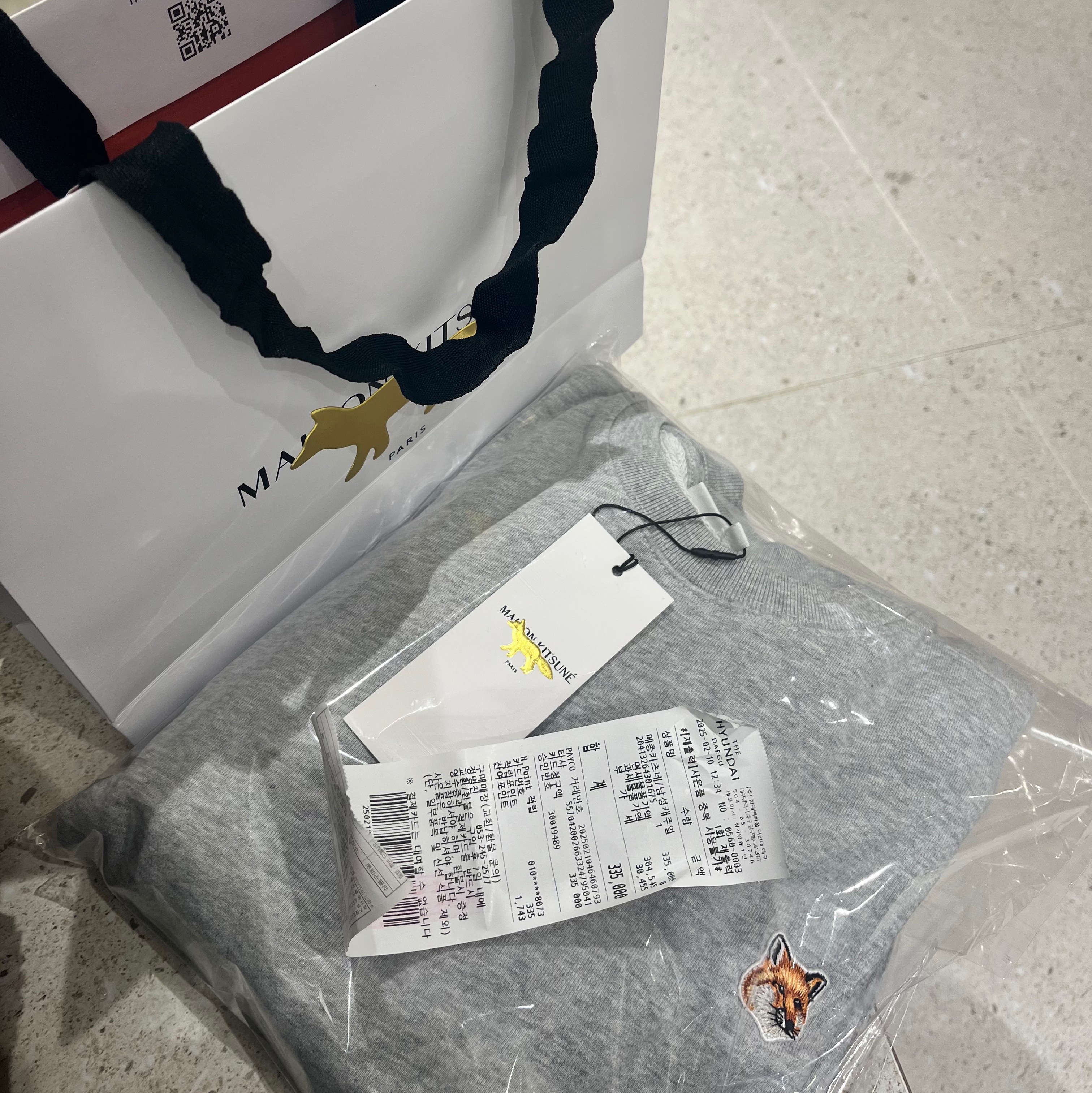 Maison Kitsune Fox Head Patch Classic Sweatshirt Grey Melange, (W) Maison Kitsune Fox Head Patch Adjusted Sweatshirt Grey Melange 착용 스타일