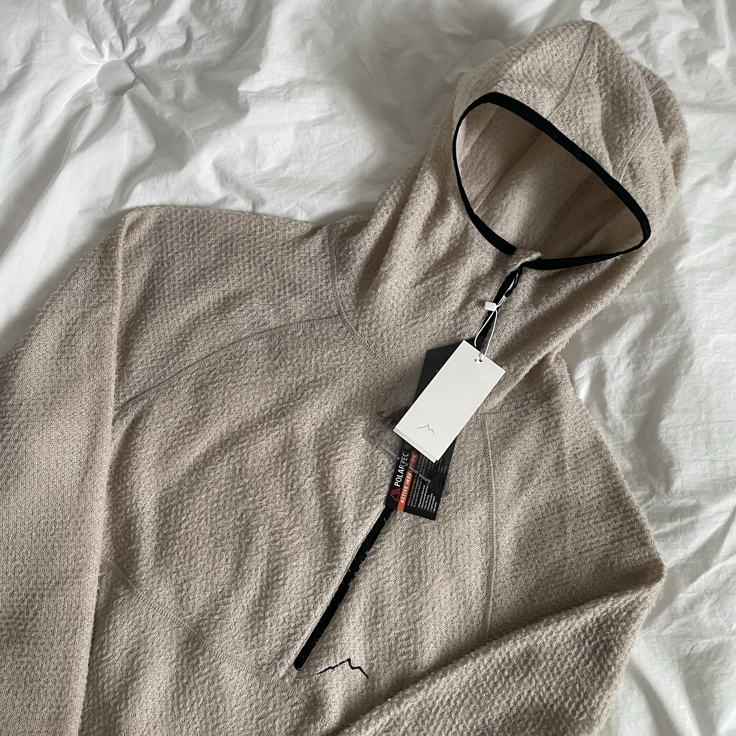 Cayl Alpha Pullover Beige 착용 스타일