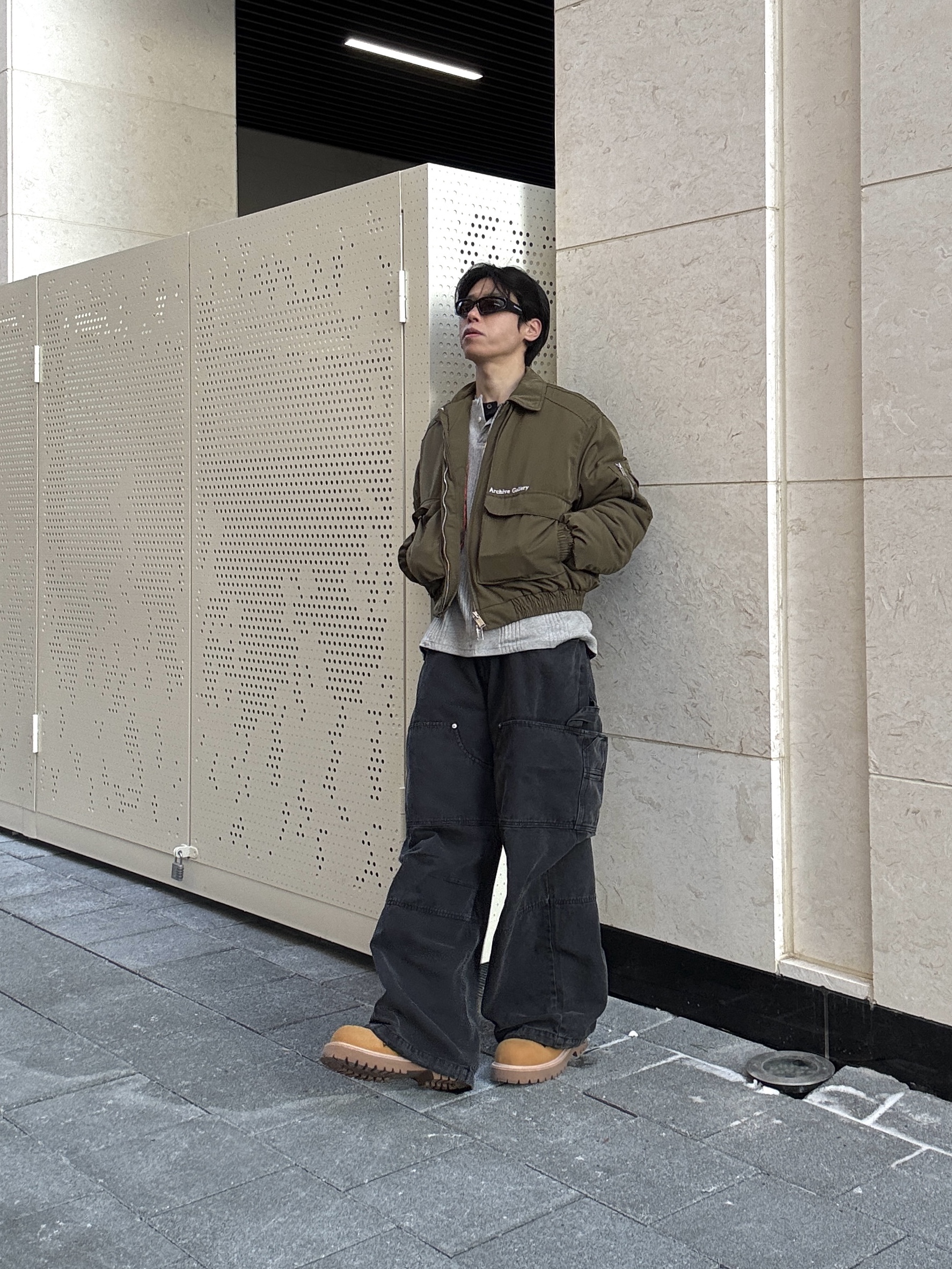 Balenciaga Swift Oval Sunglasses Black, Kinchi x My Name Is Peter Boots - 888 (a) Yellow 착용 스타일 - 2