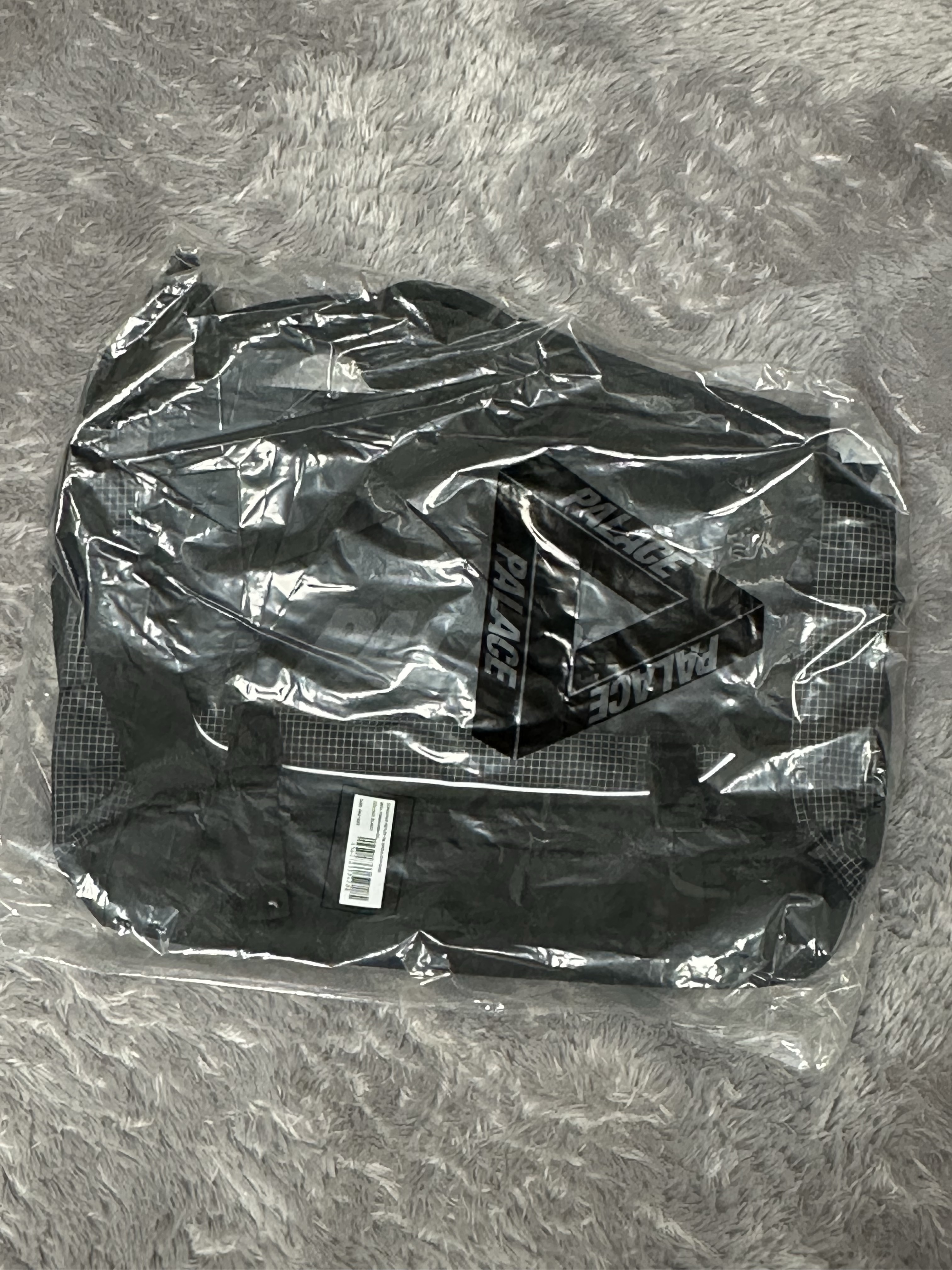Palace Cordura Reflex RS Shoulder Bag Black - 25SS 착용 스타일