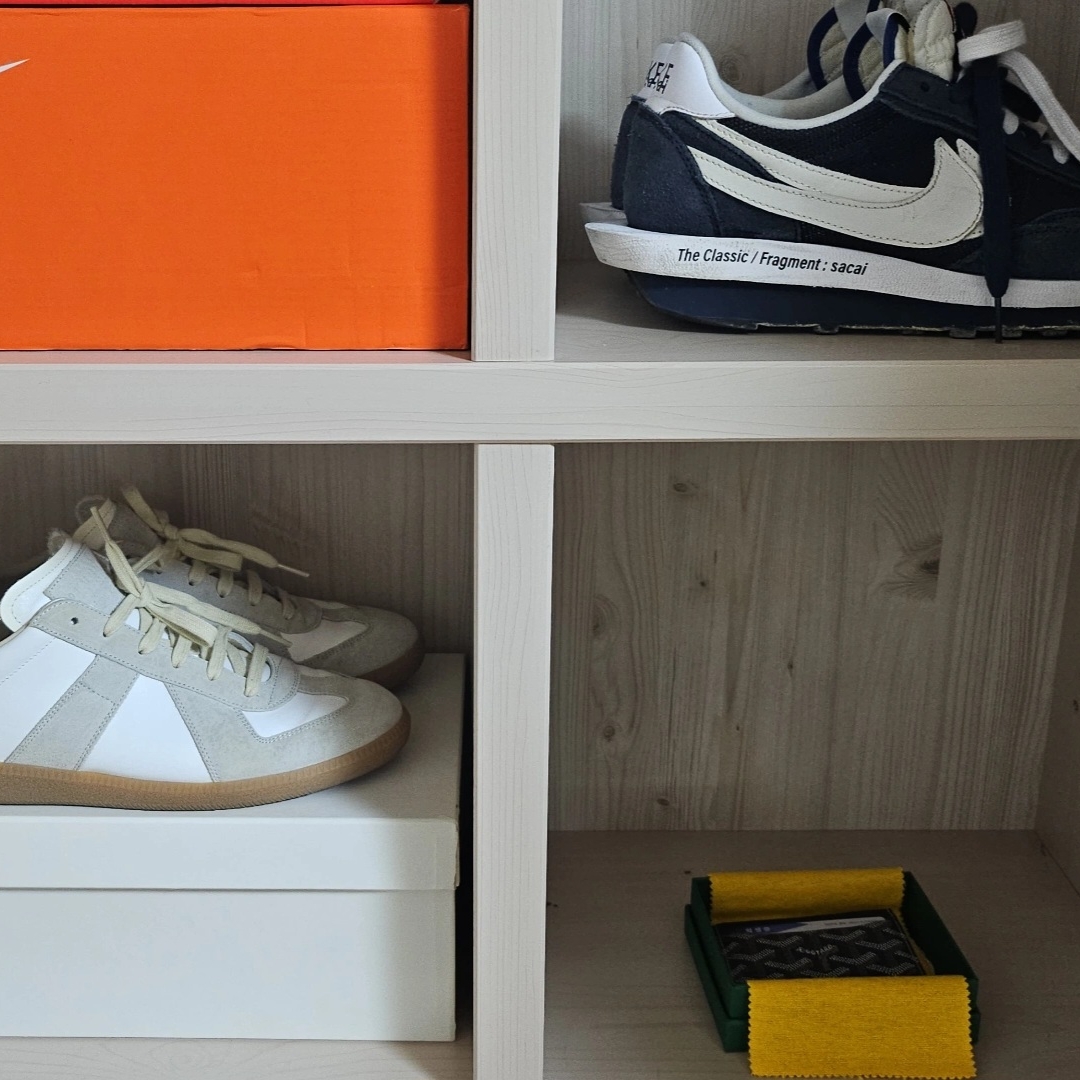 Maison Margiela Calfskin Replica Sneakers, Nike x Sacai x Fragment LDWaffle Blackened Blue 착용 스타일