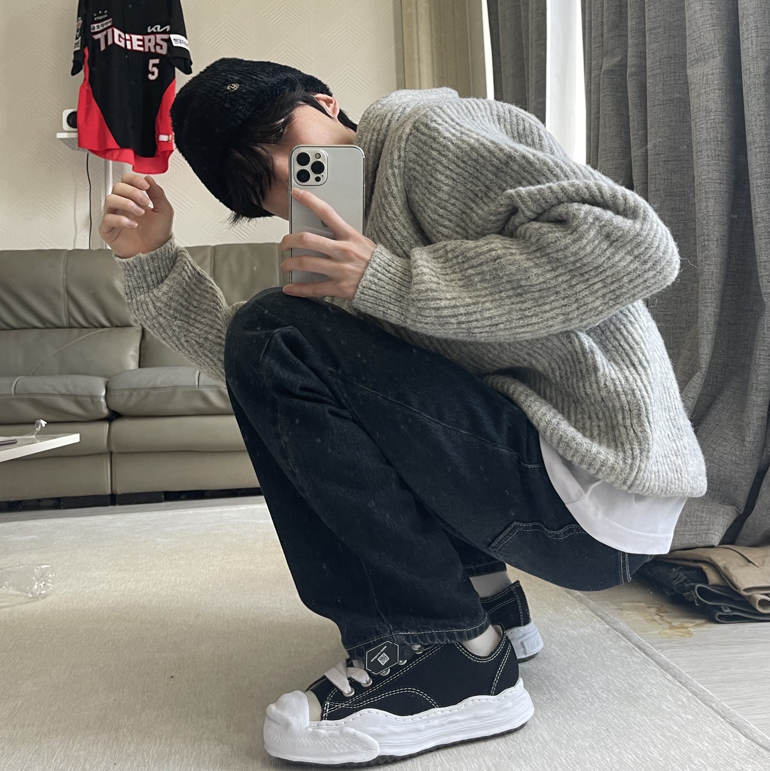 Maison Mihara Yasuhiro Hank OG Sole Canvas Low-top Sneakers Black 착용 스타일