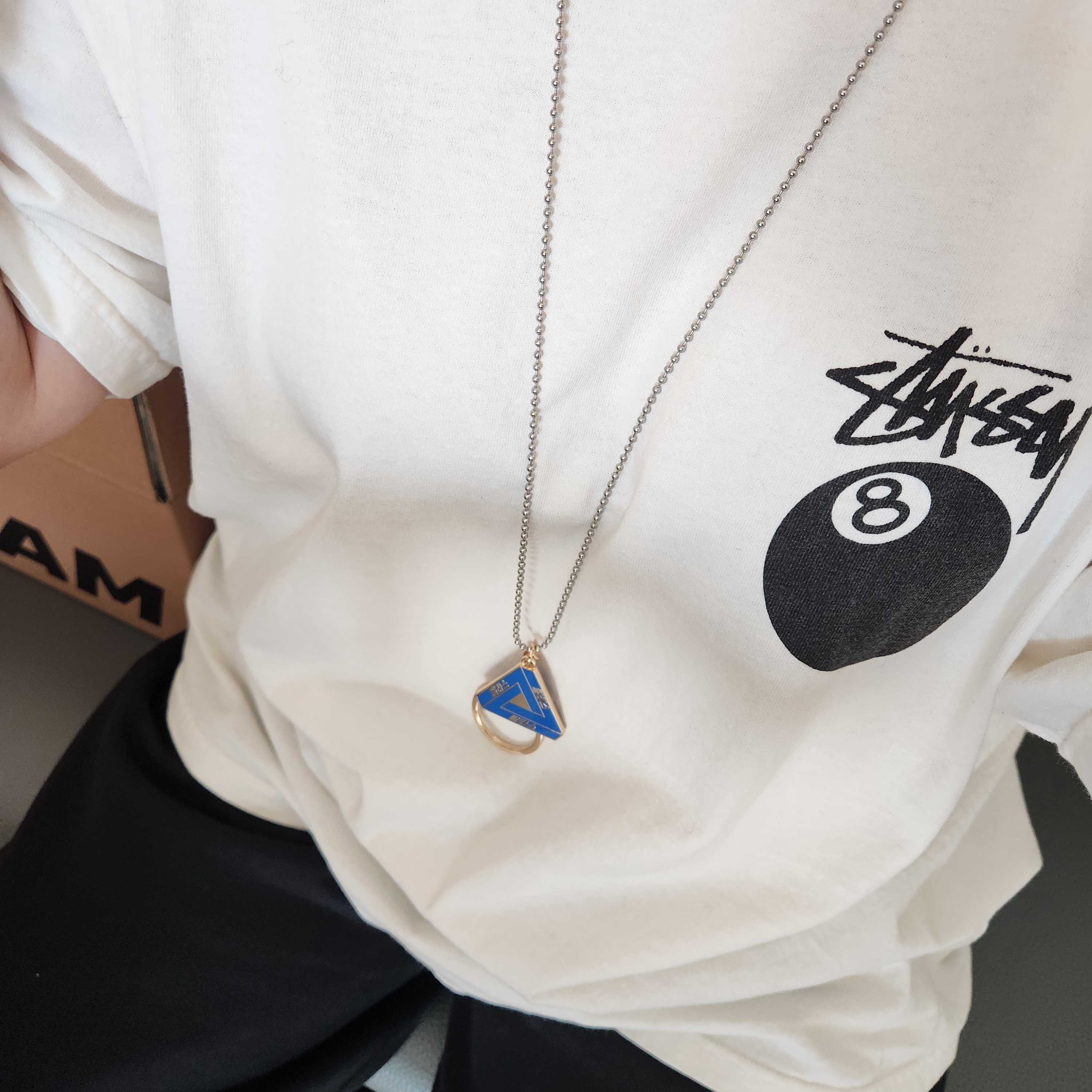 Palace Seoul 2 Seoul Keyring Blue Shadow - 25SS 착용 스타일