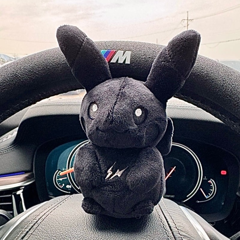 Fragment x Pokemon INN Thunderbolt Project TBP Mascot Key Ring Pikachu Black 착용 스타일