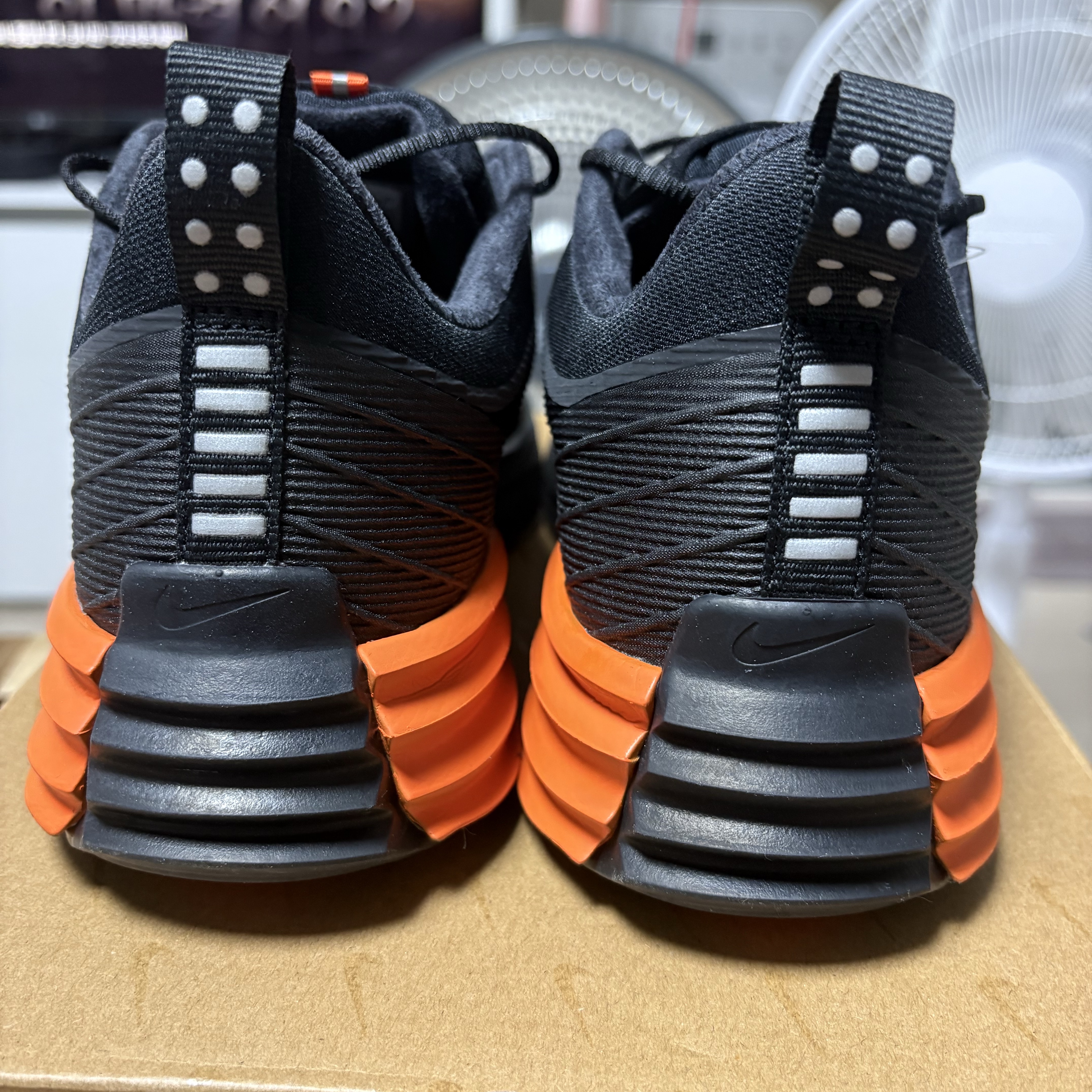 Nike Lunar Roam Black Safety Orange 착용 스타일 - 5