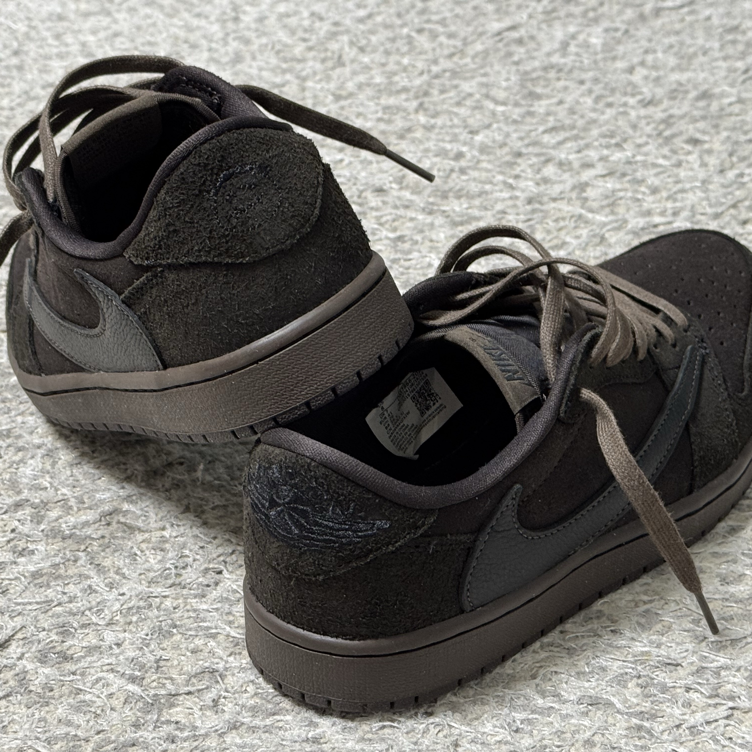 Jordan 1 x Travis Scott Retro Low OG SP Velvet Brown and Dark Mocha 착용 스타일 - 2