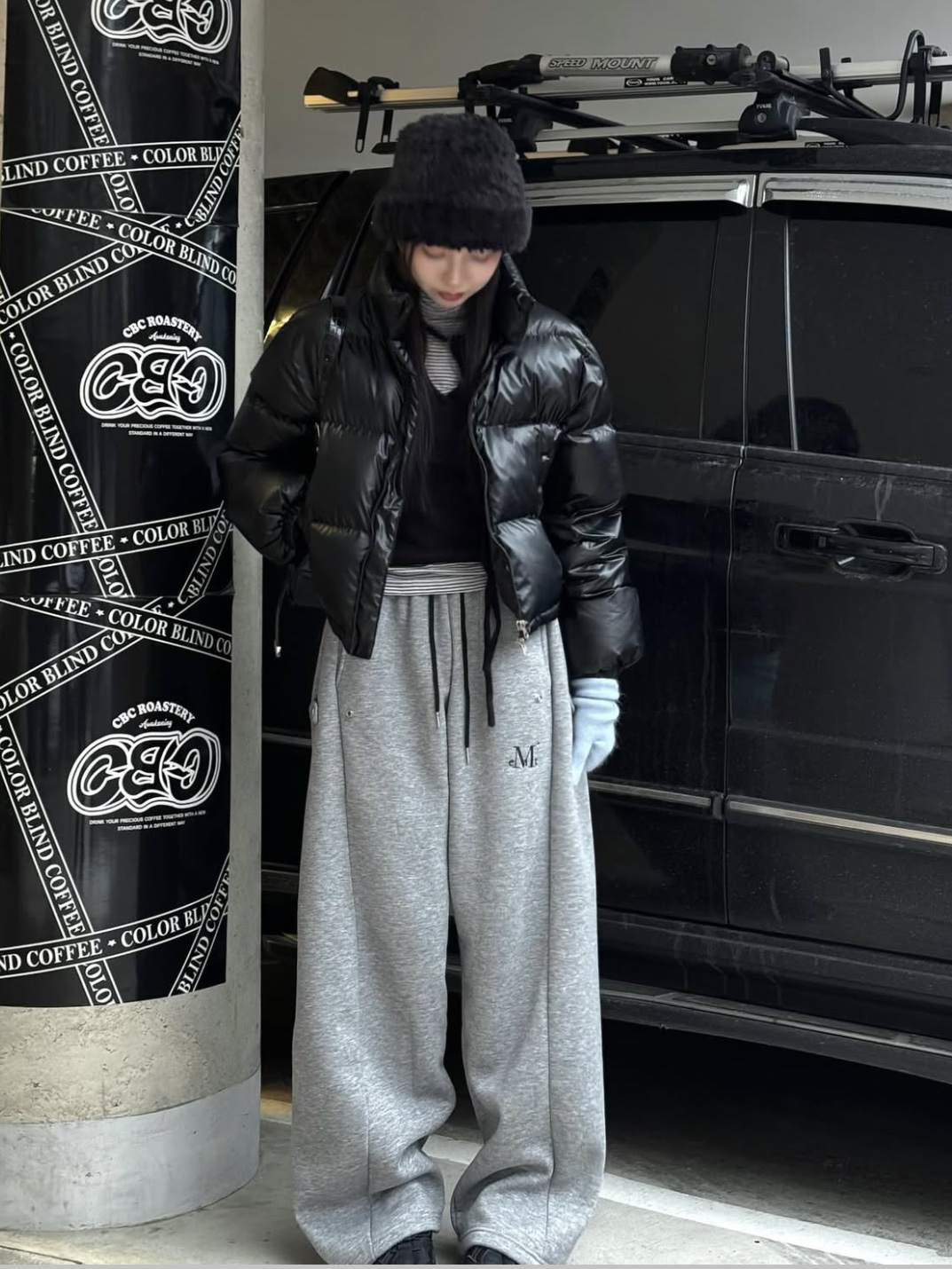 MUCENT York Side Button Sweat Pants Gray 착용 스타일 - 1