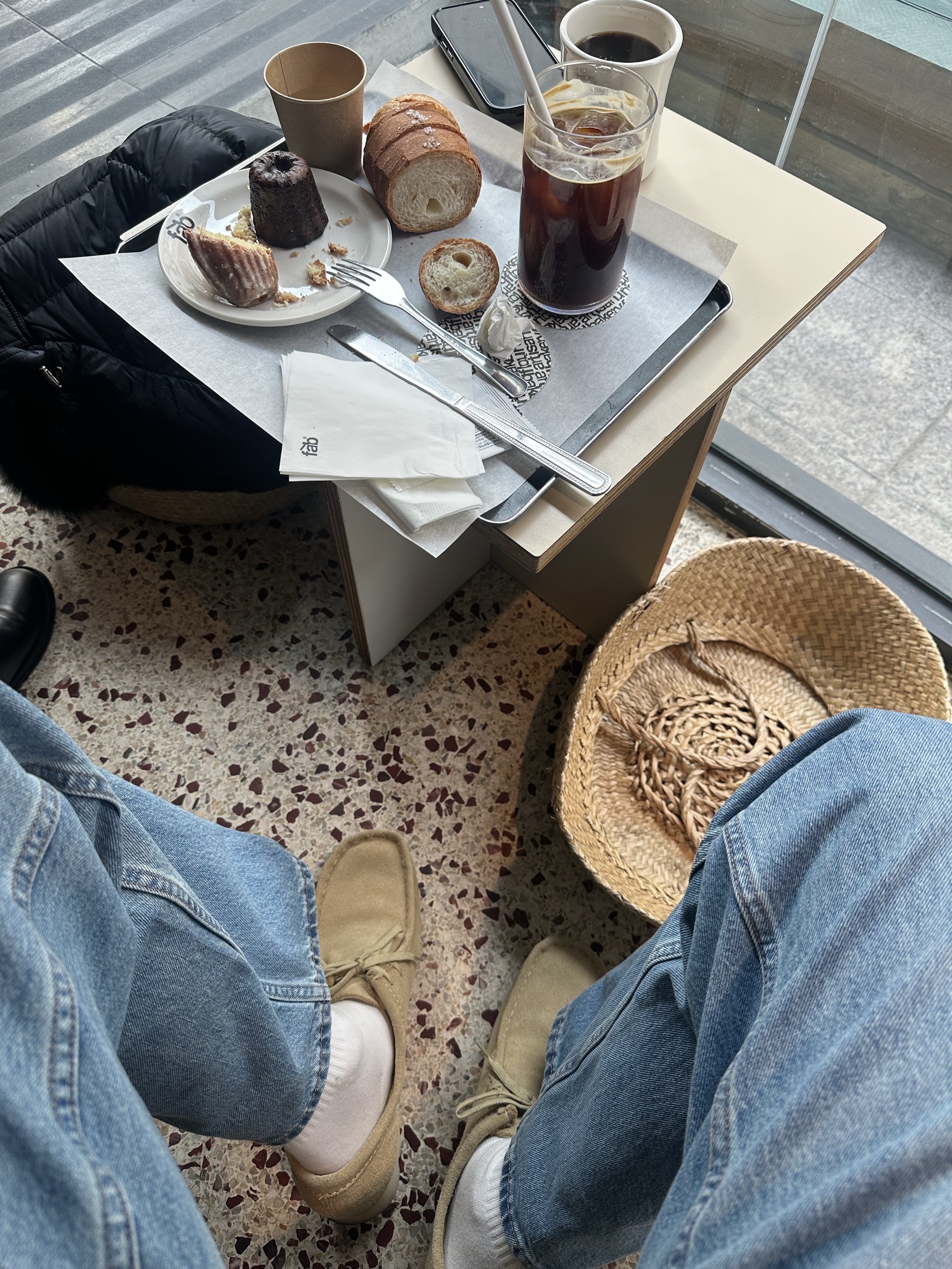 Clarks Wallabee Gore-Tex Maple Suede 착용 스타일