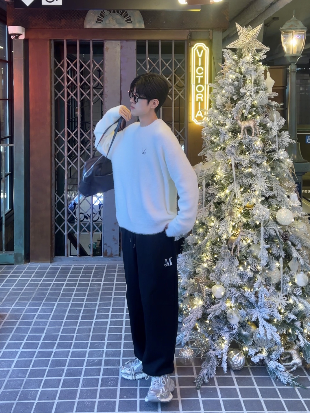 Balenciaga 3XL Sneakers Light Beige, MUCENT Lash Metal Logo Jogger Sweat Wide Pants Black Jogger 착용 스타일