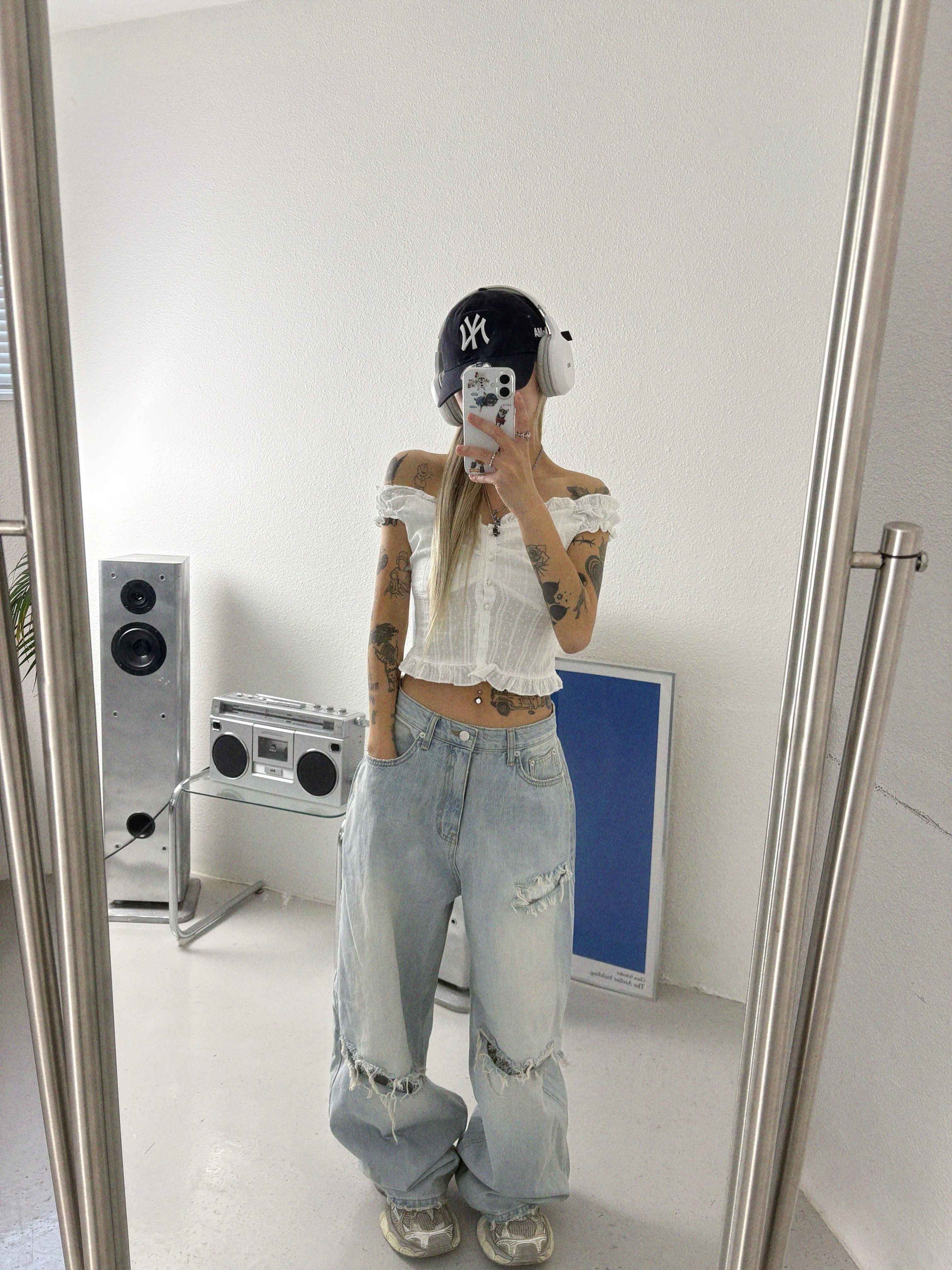 Hansroom Chrome Hearts CH Plus Charm 1P Dia, New Era x MoMA New York Yankees Cap Navy 착용 스타일