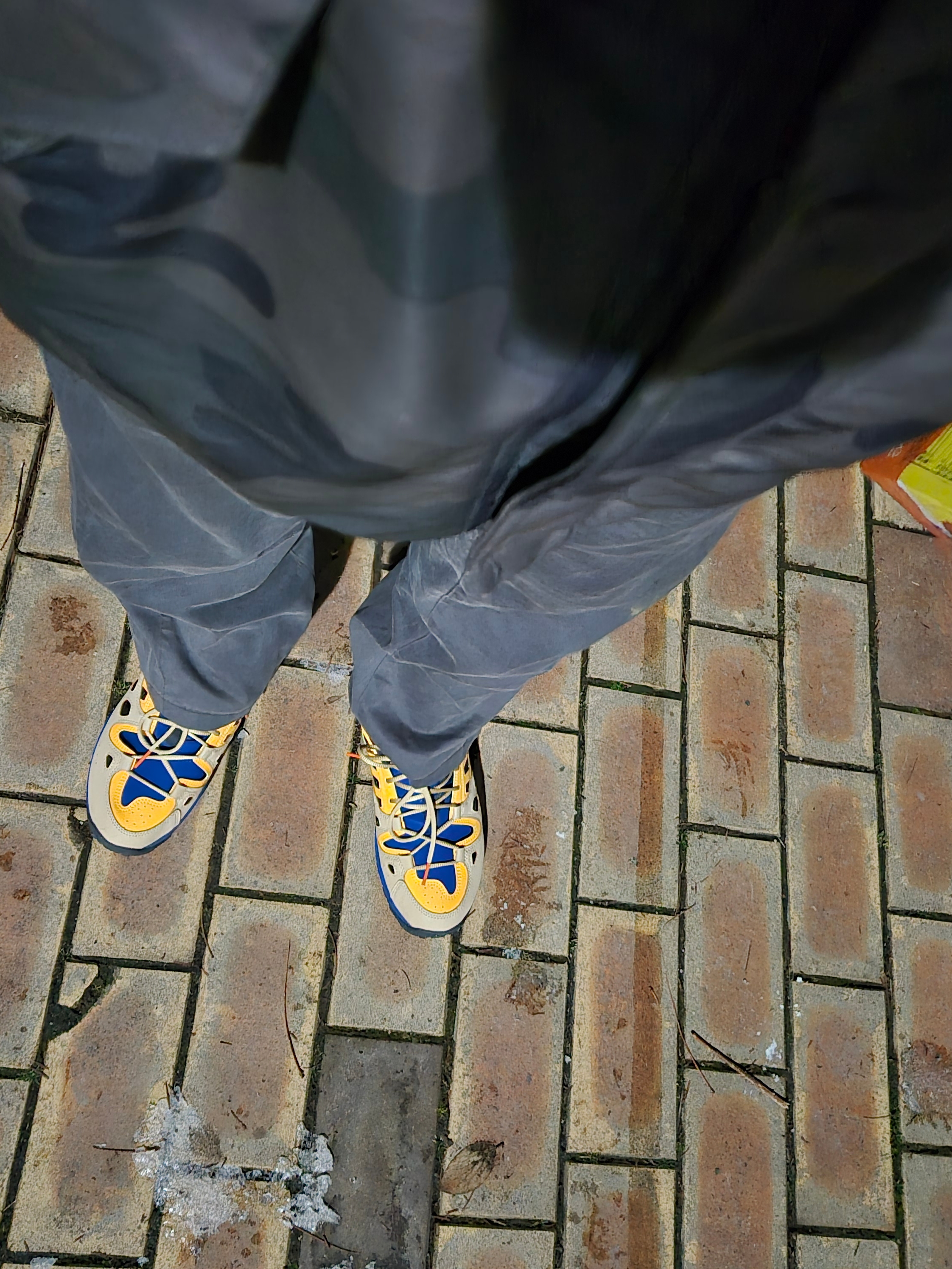 Nike ACG Air Exploraid Sesame and Laser Orange 착용 스타일