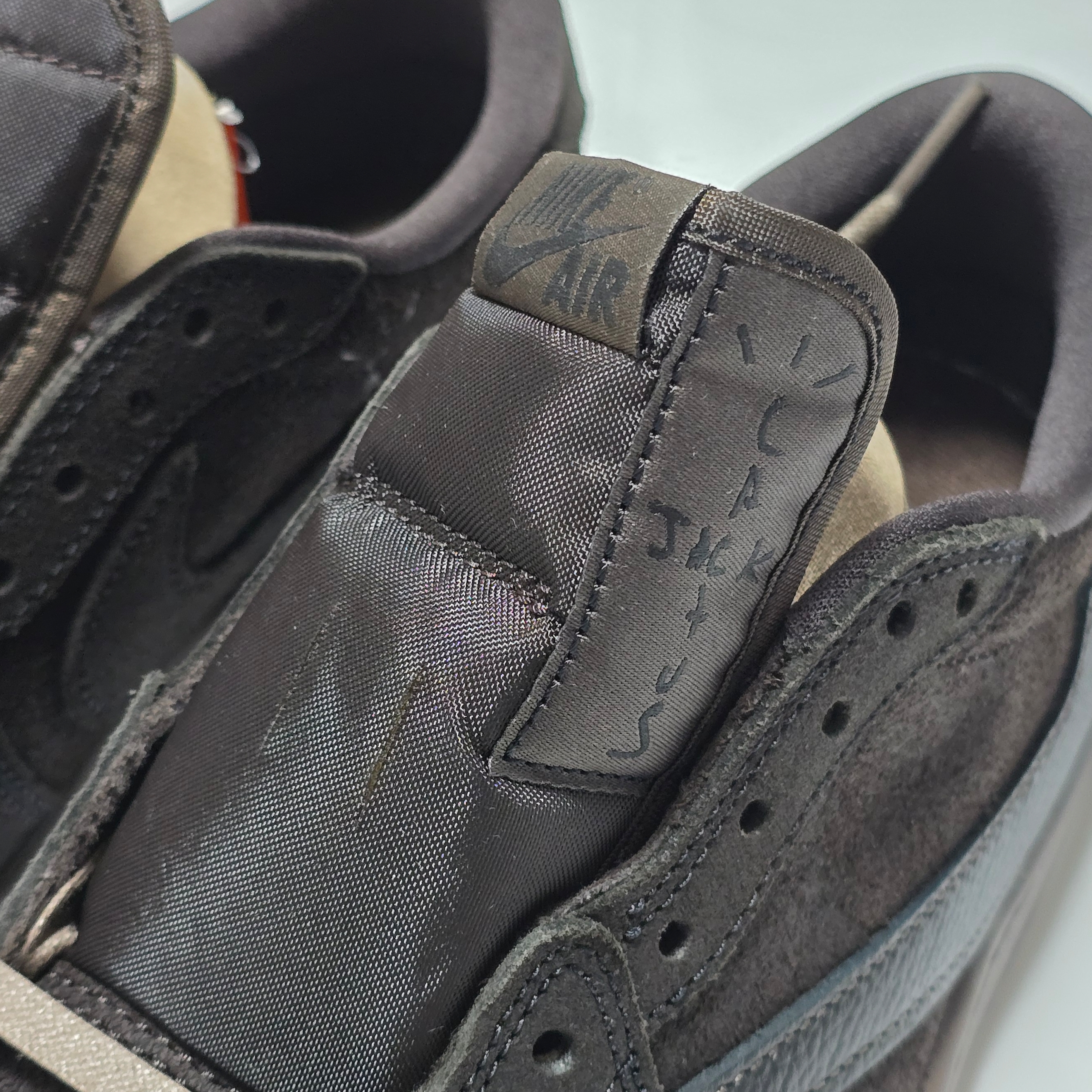 Jordan 1 x Travis Scott Retro Low OG SP Velvet Brown and Dark Mocha 착용 스타일