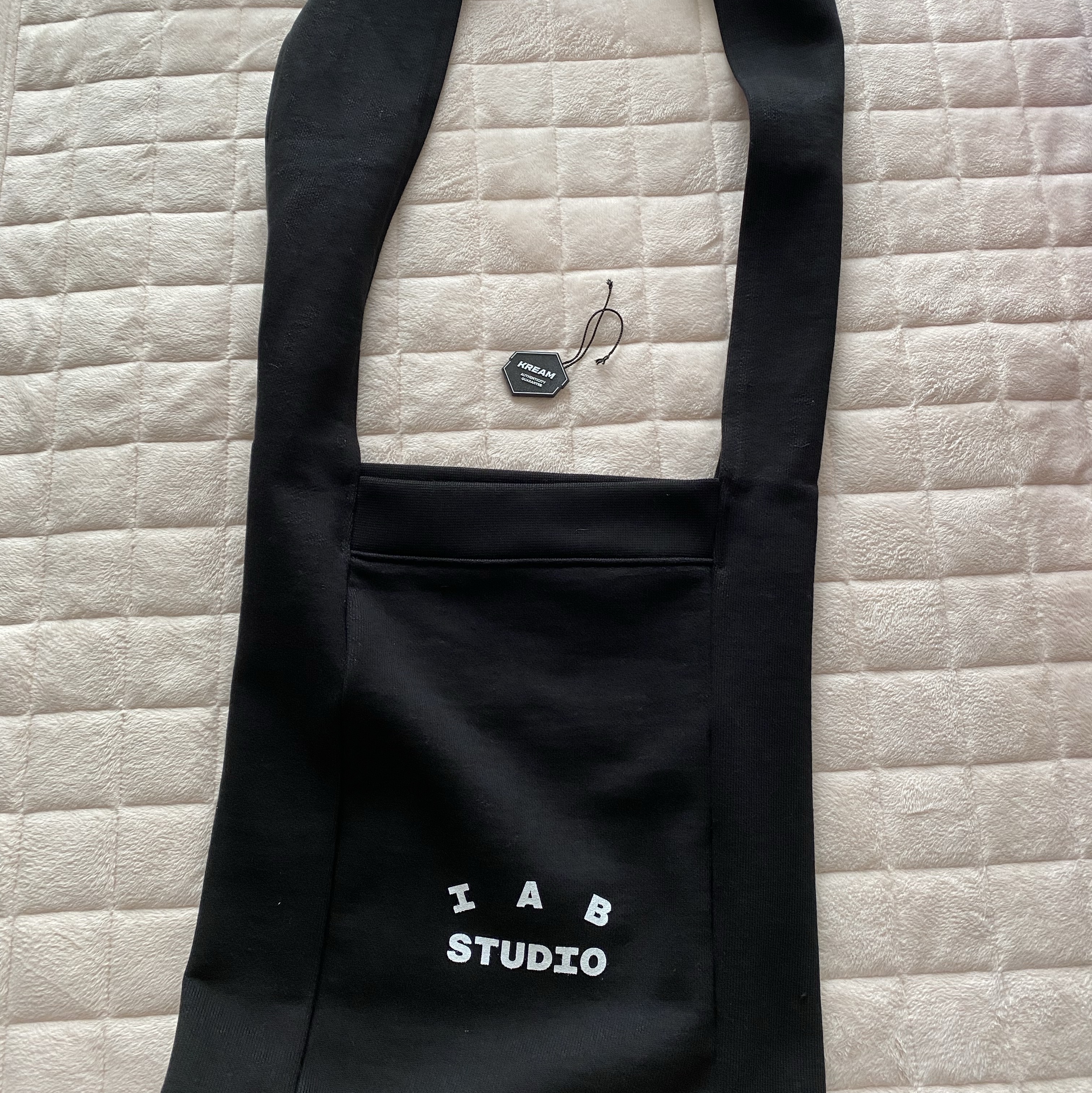 IAB Studio Monk Bag Black White 착용 스타일