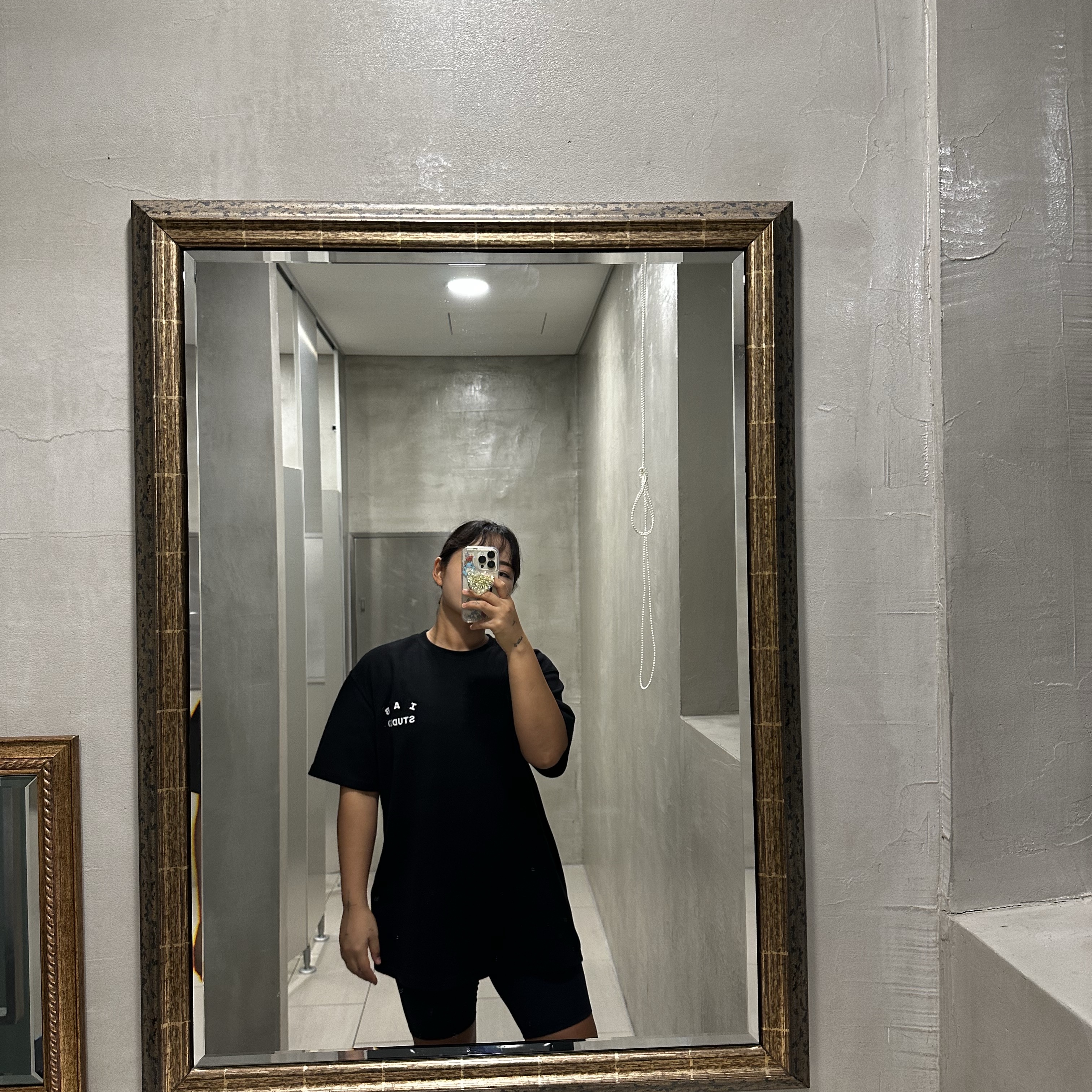 IAB Studio 10th Anniversary T-Shirt Black 착용 스타일
