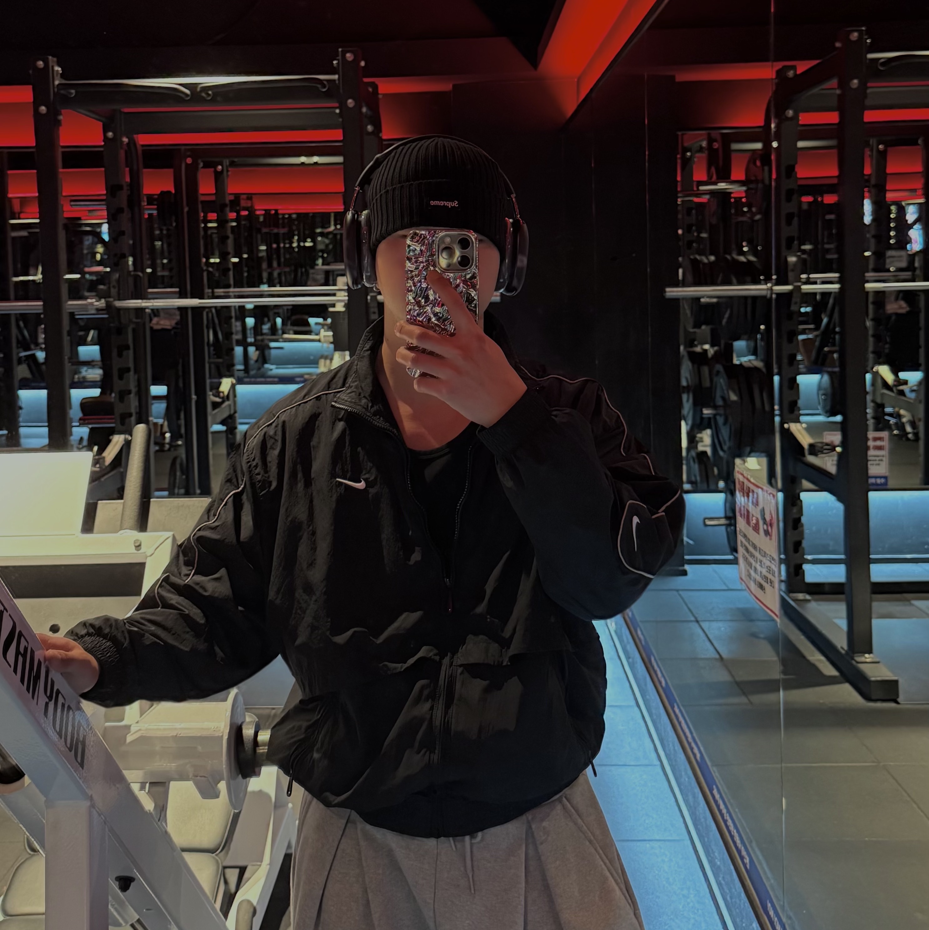 Supreme Overdyed Beanie Black, Nike NSW Solo Swoosh Woven Track Jacket Black - Asia 착용 스타일