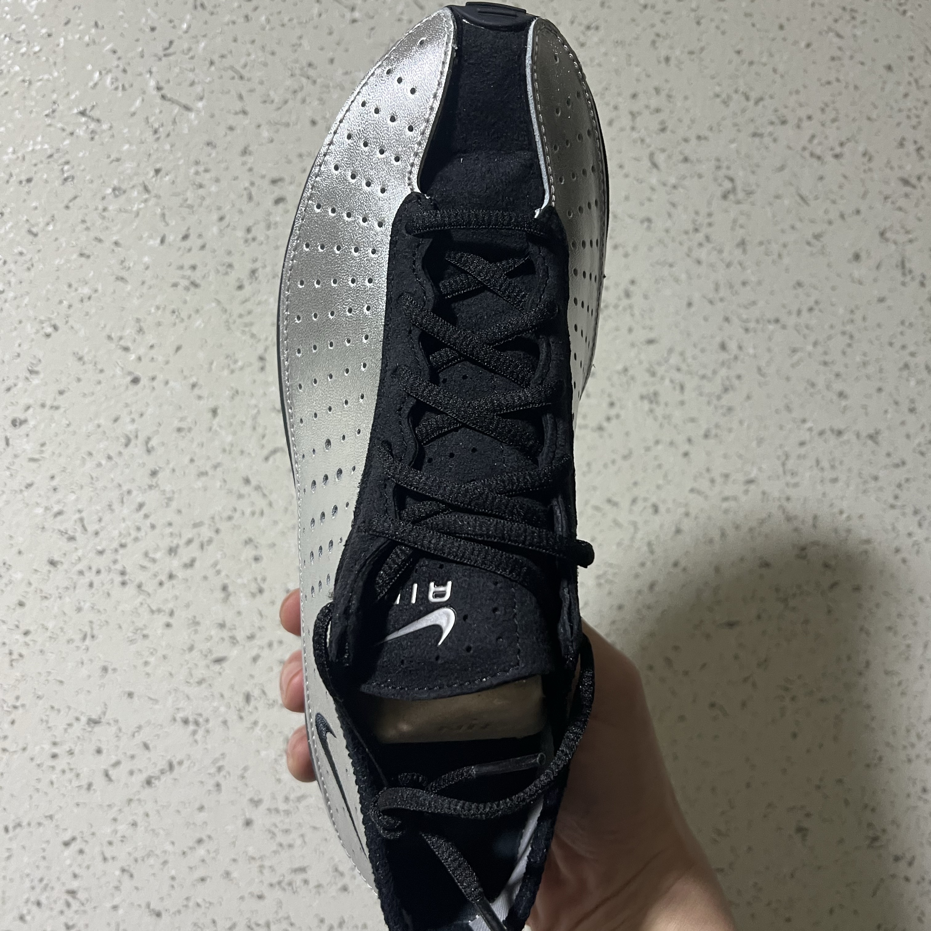 (W) Nike Air Superfly Metallic Silver and Black 착용 스타일 - 3