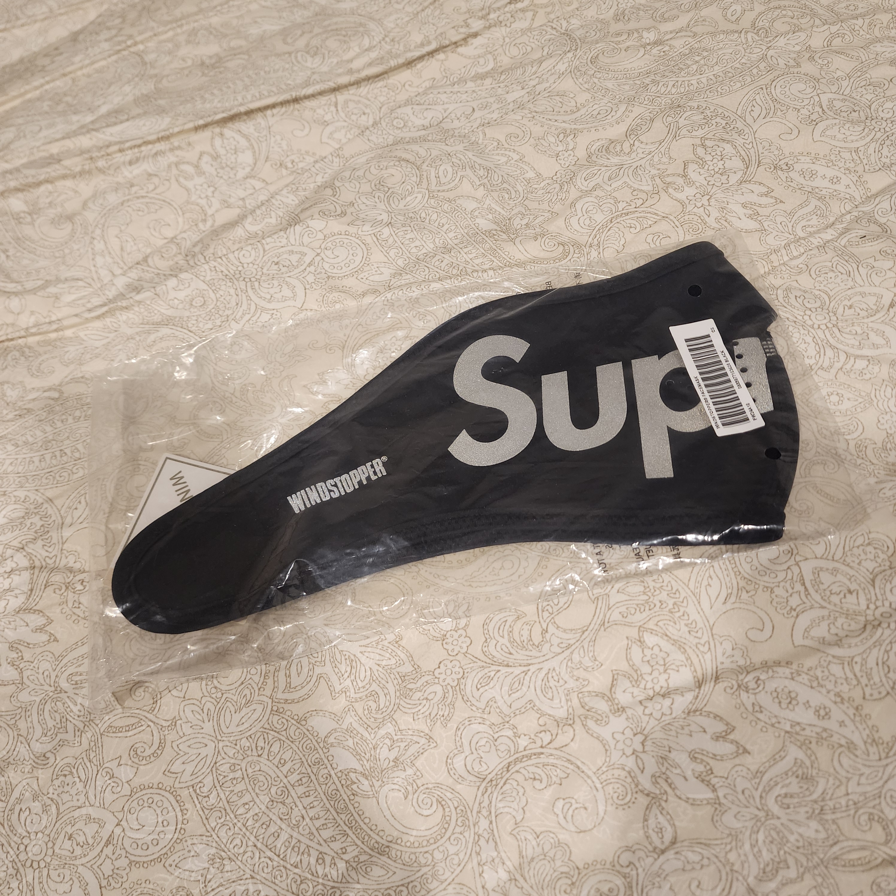 Supreme Windstopper Facemask Black - 24FW 착용 스타일 - 5