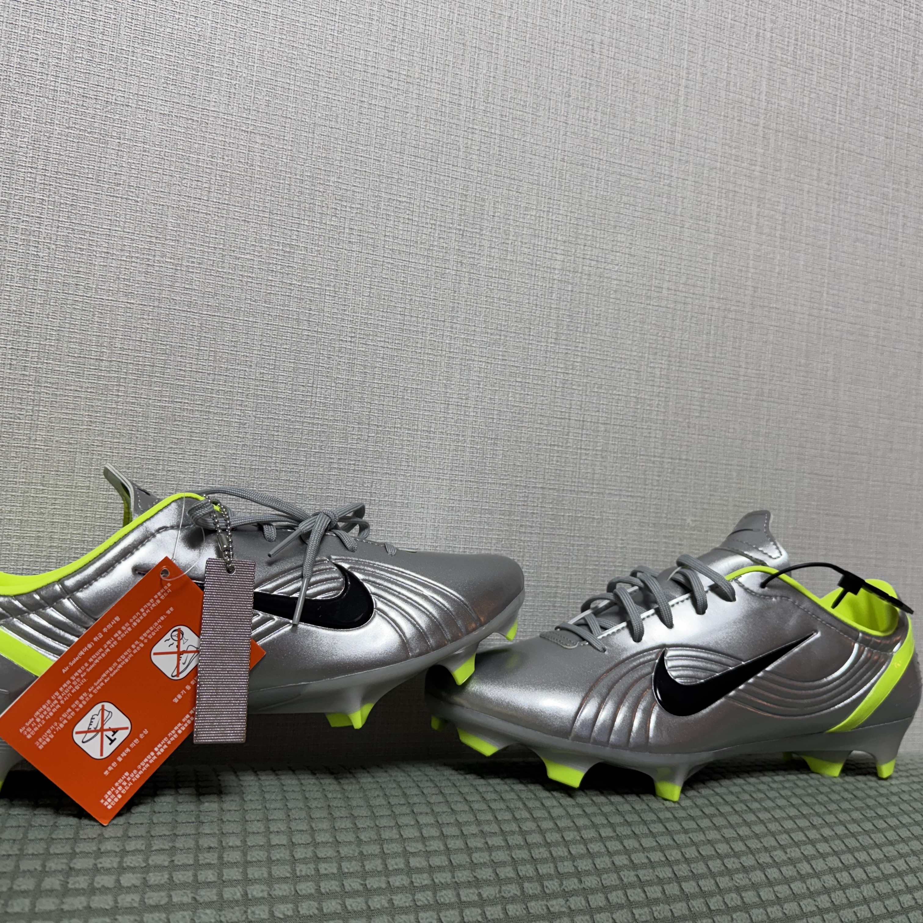 Nike Zoom Mercurial Vapor 1 RGN SE FG Chrome Lime 착용 스타일 - 2