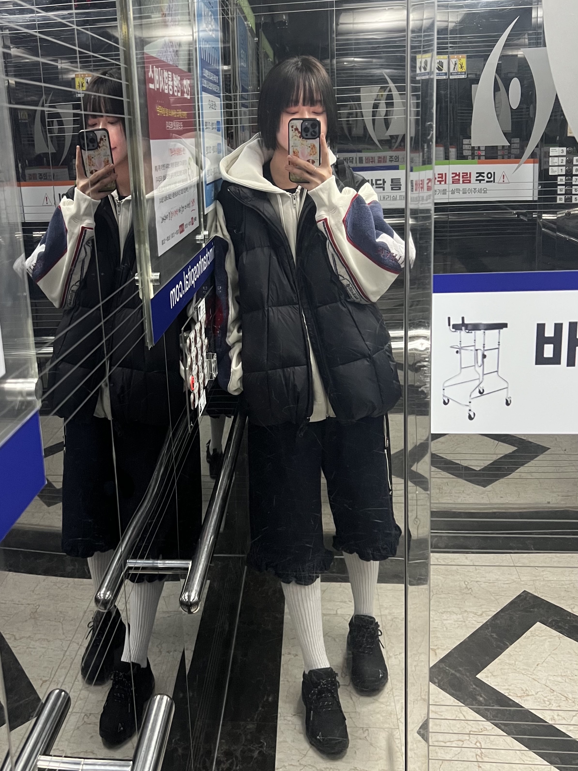 Supreme x Martine Rose Towel Zip Up Hooded Sweatshirt White - 24FW, Roa Hiking Katharina Black 착용 스타일 - 1