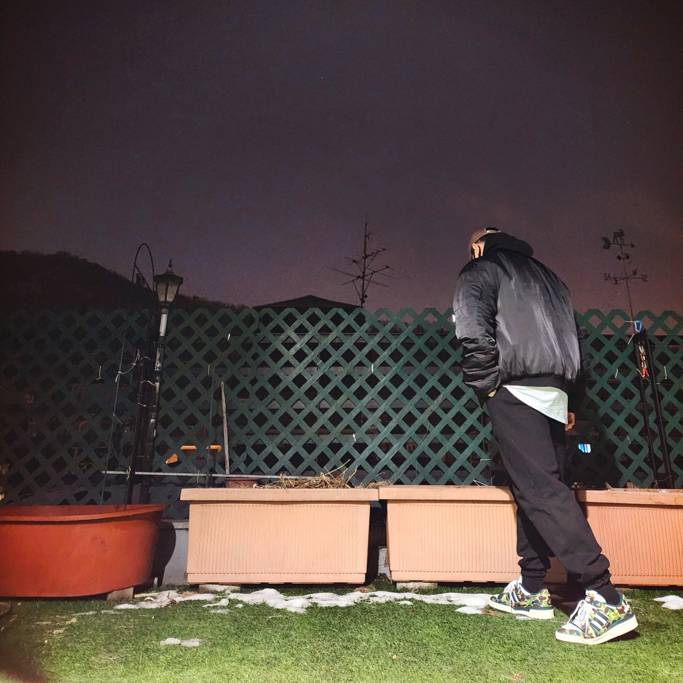 Essentials Hoodie Jet Black - 24SS, Adidas x BAPE Forum 84 Low Green Camo 착용 스타일 - 2