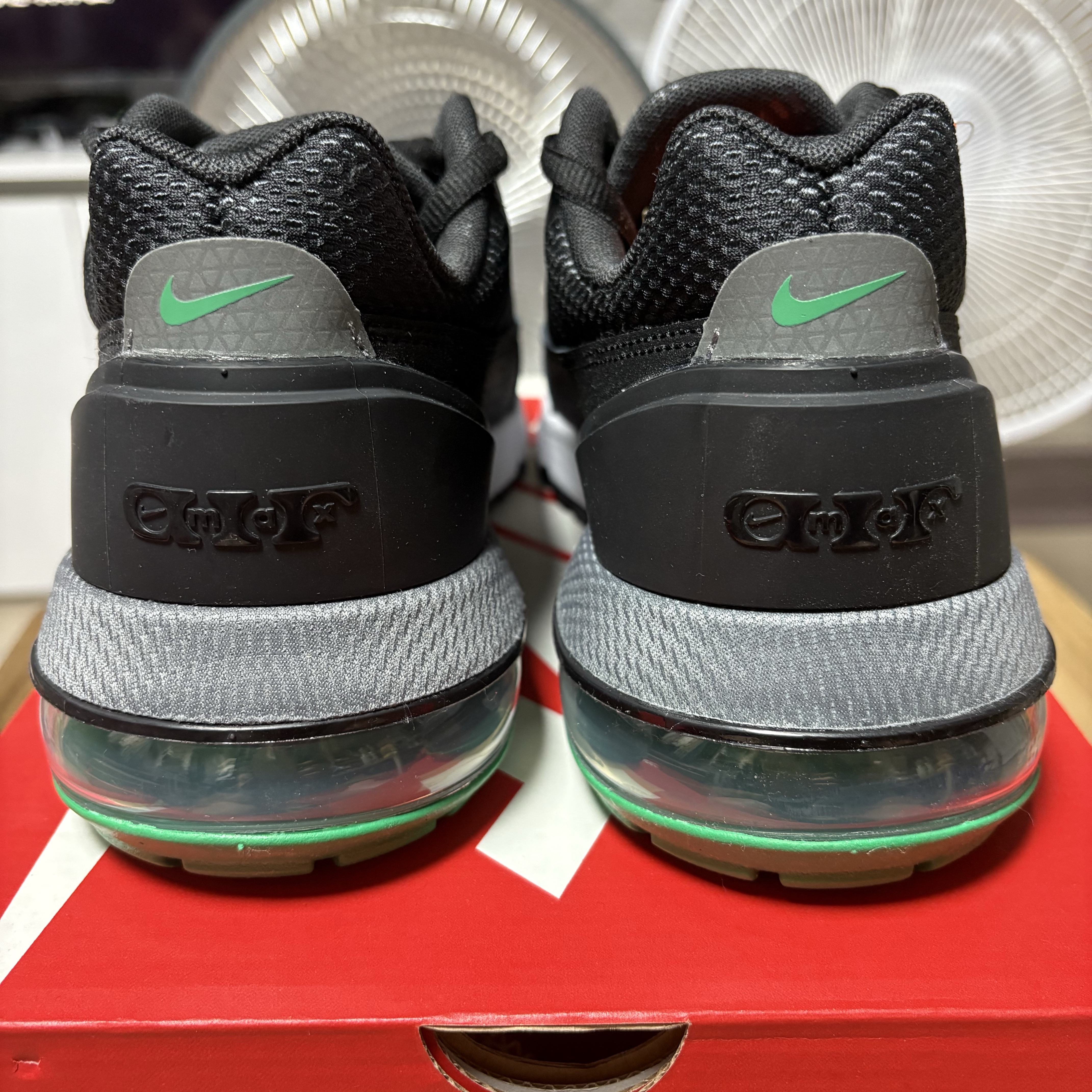 Nike Air Max Pulse Black Malachite 착용 스타일 - 4
