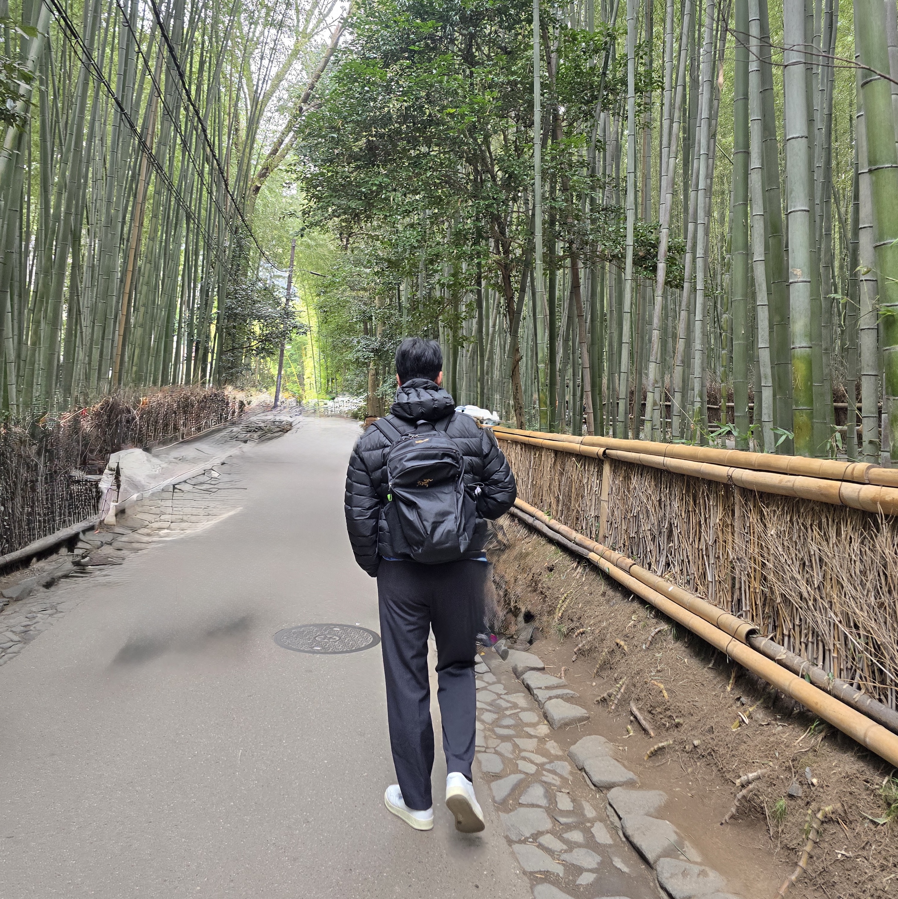 Arc'teryx Mantis 26 Backpack Black, Arc'teryx Cerium Hoody Black 착용 스타일 - 2