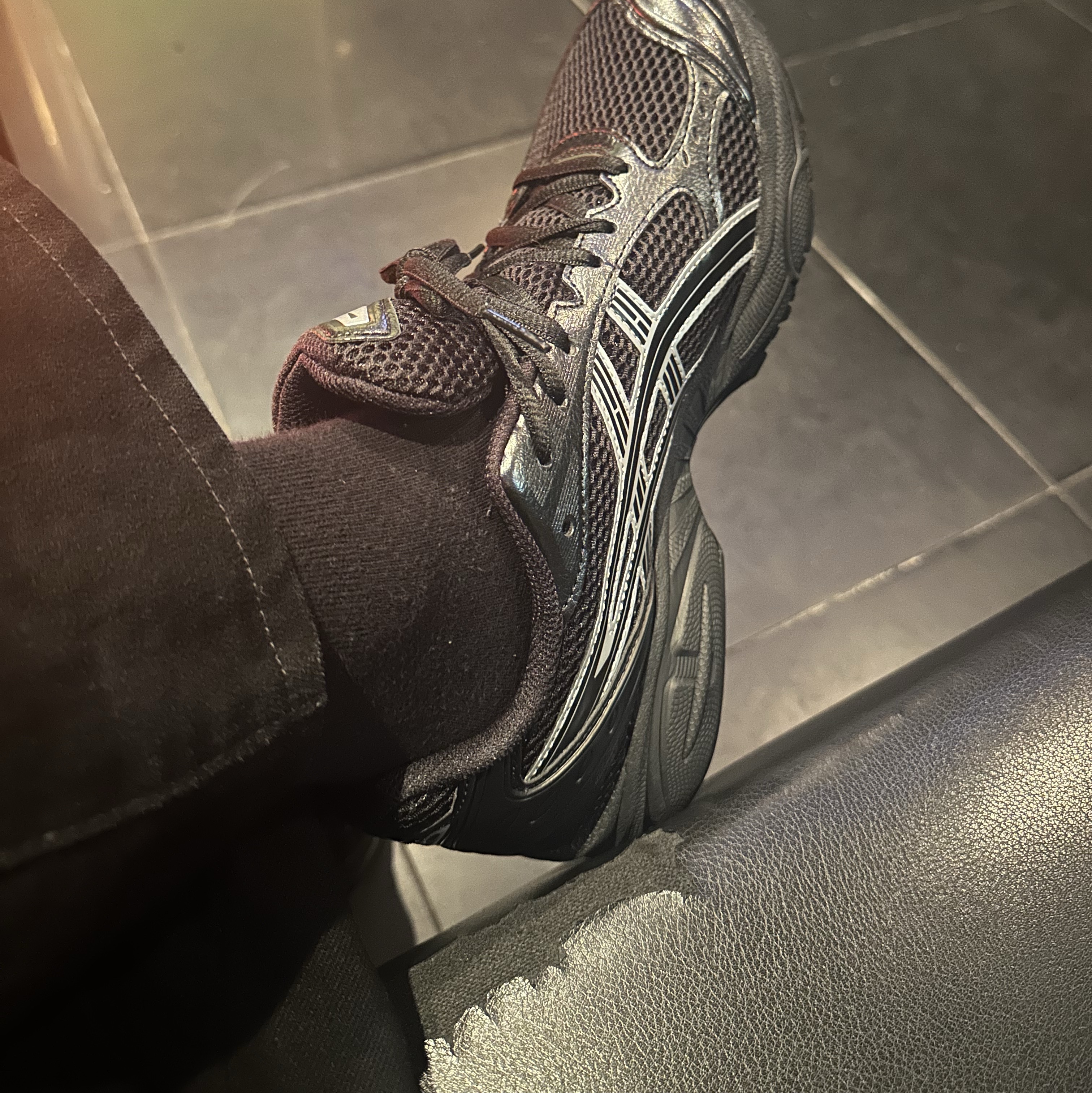 Asics Gel-Kayano 14 Black Pure Silver 착용 스타일