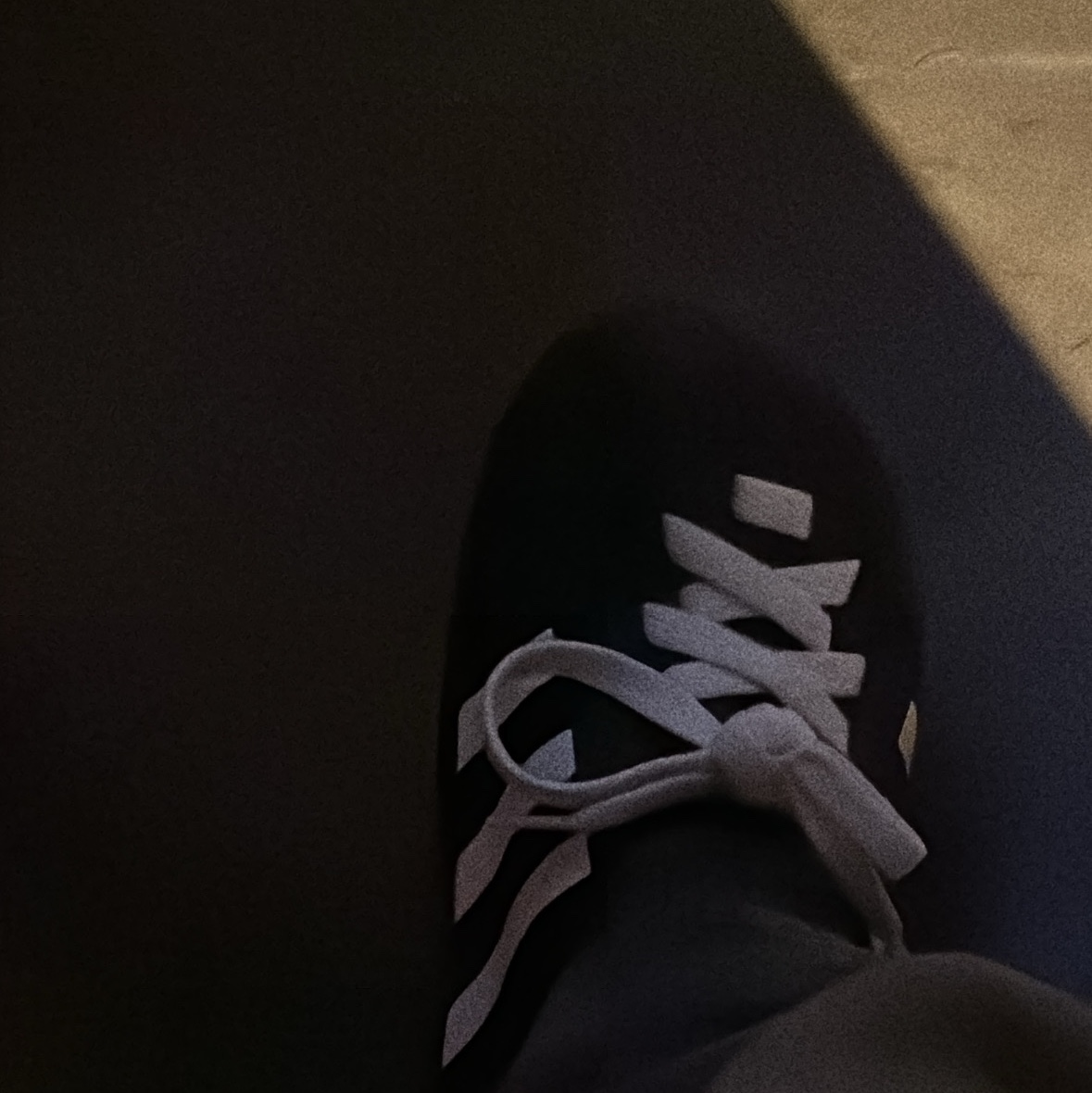 Adidas Adilette Clog Black White 착용 스타일