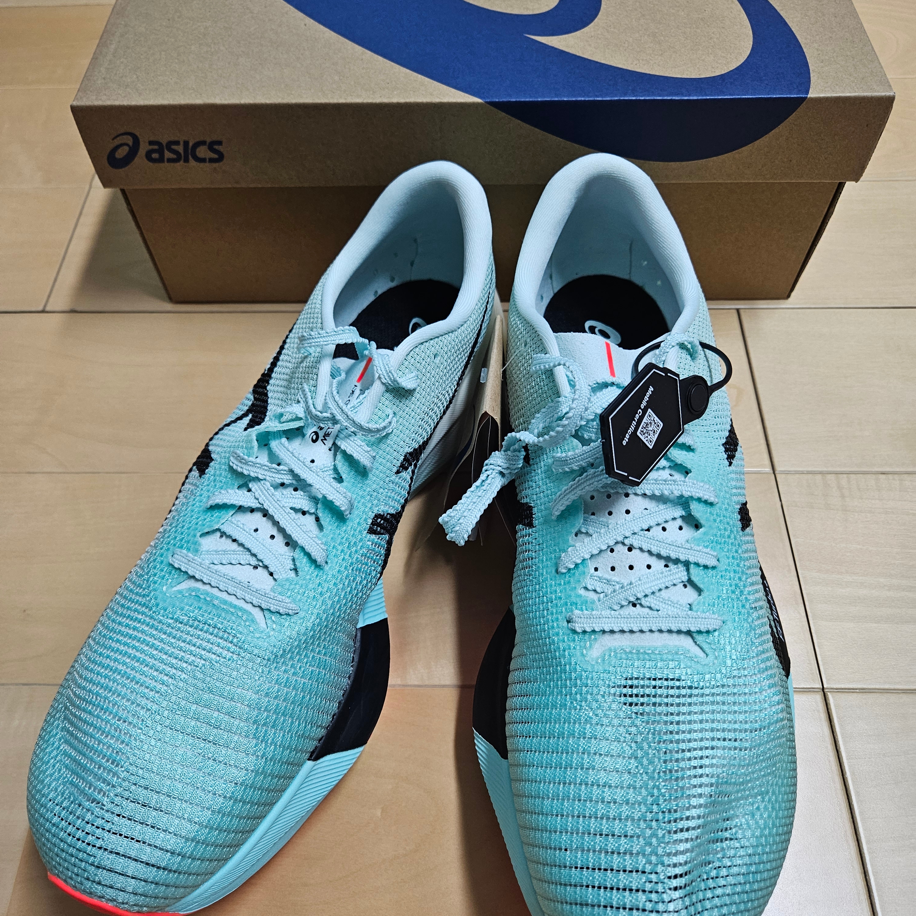 Asics Metaspeed Sky Paris Illuminate Mint Black 착용 스타일 - 3