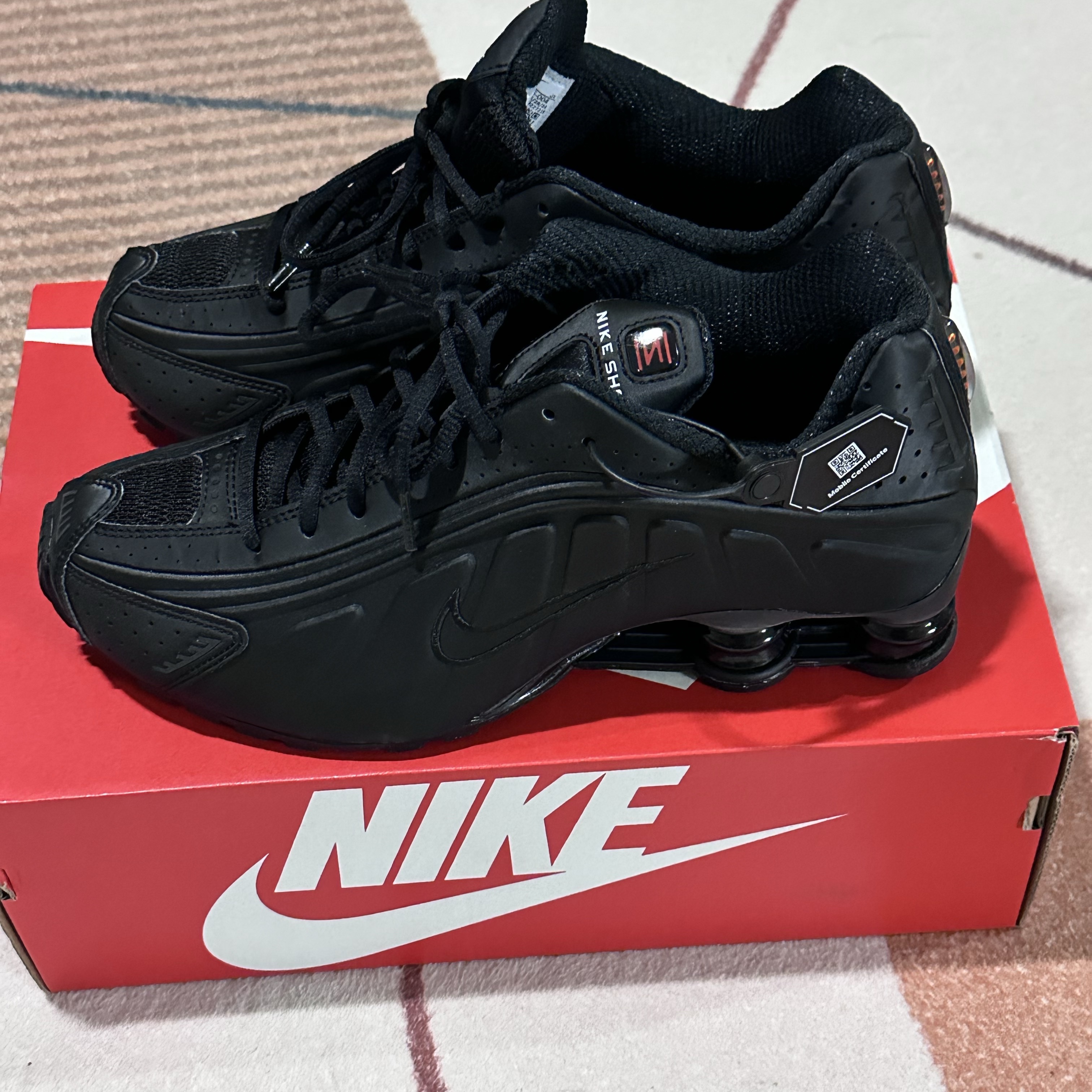 (W) Nike Shox R4 Black 착용 스타일