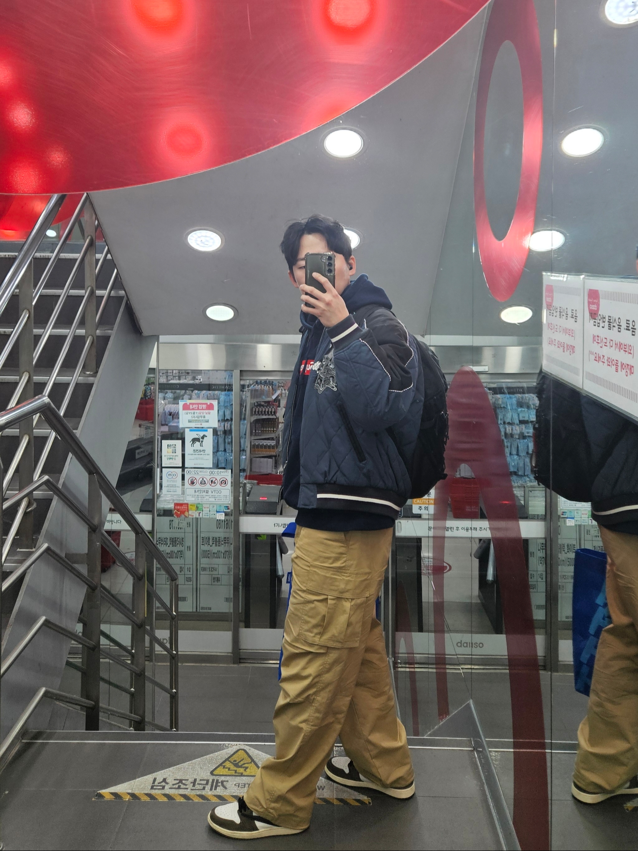 Jordan 1 x Travis Scott Retro High OG SP Mocha, Palace Festival Bomber Jacket Black - 23FW 착용 스타일