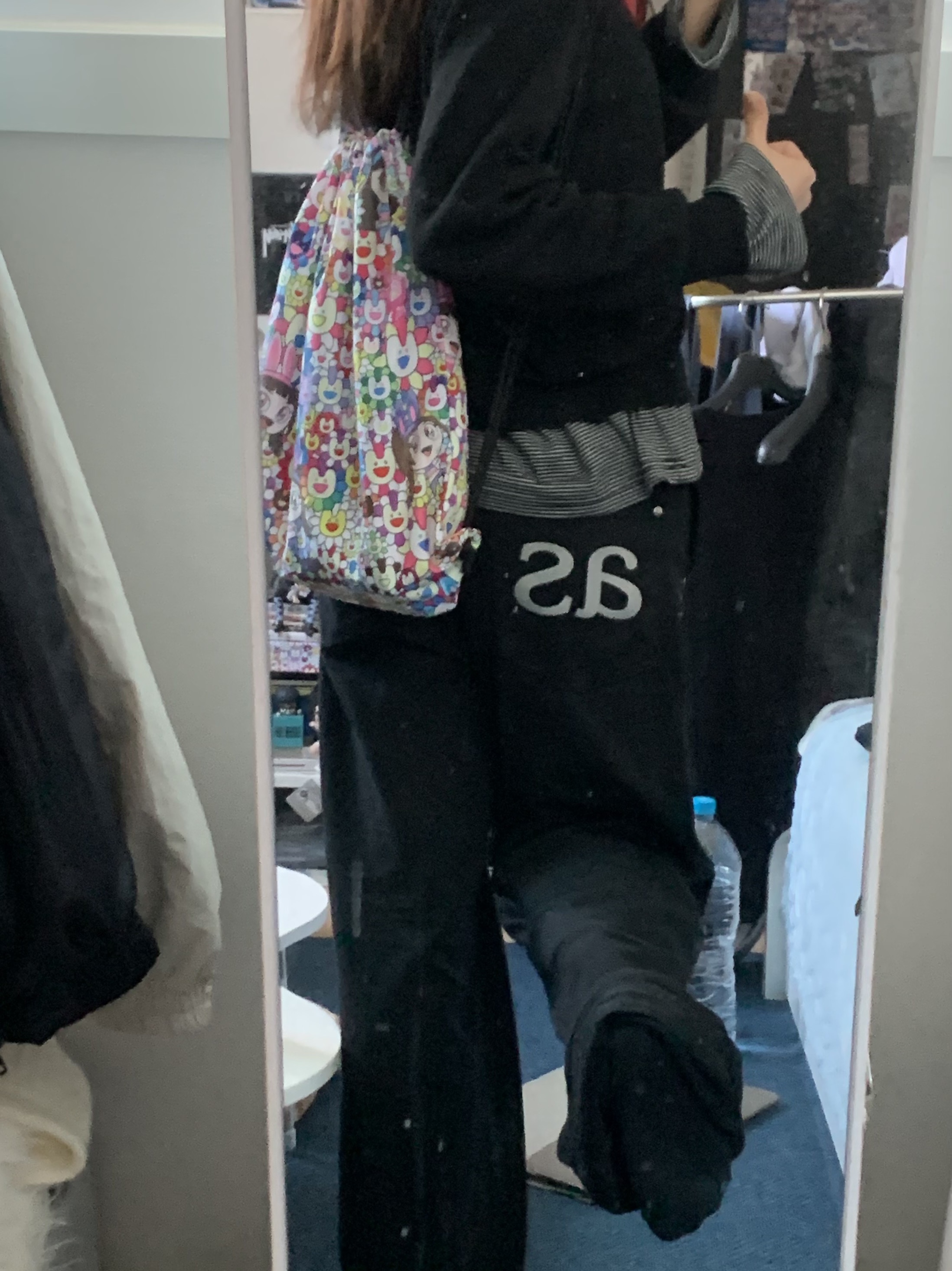 NewJeans Supernatural NJ x Murakami Drawstring Bag Ver. 착용 스타일 - 2