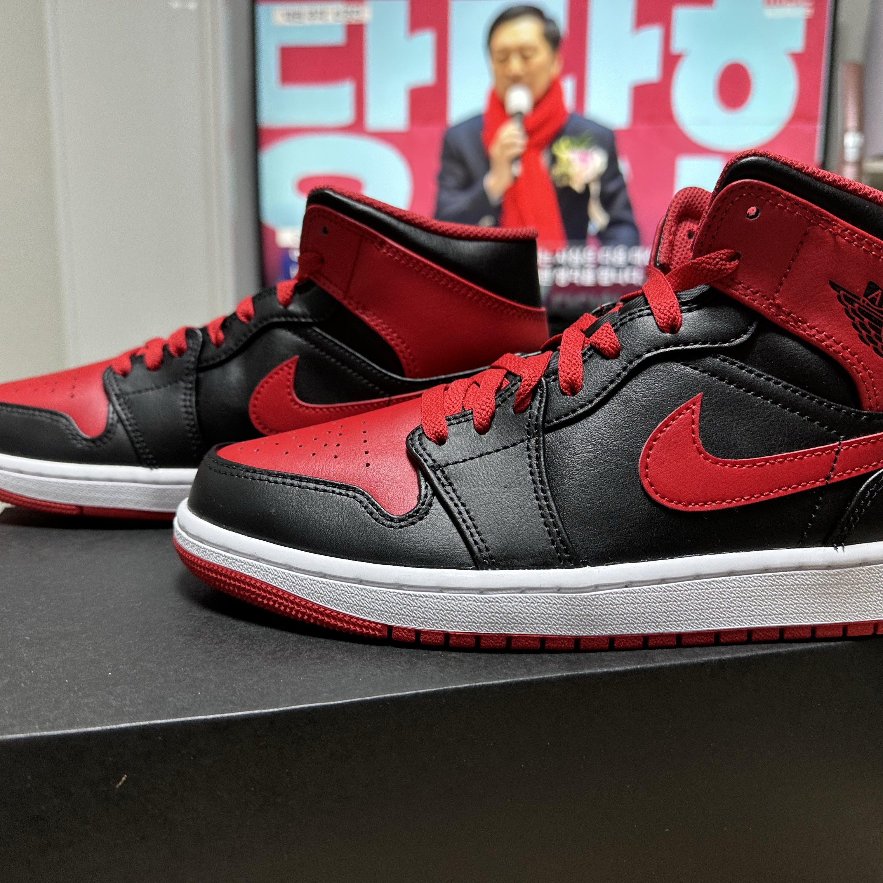 Jordan 1 Mid Bred Banned 2020 착용 스타일 - 6