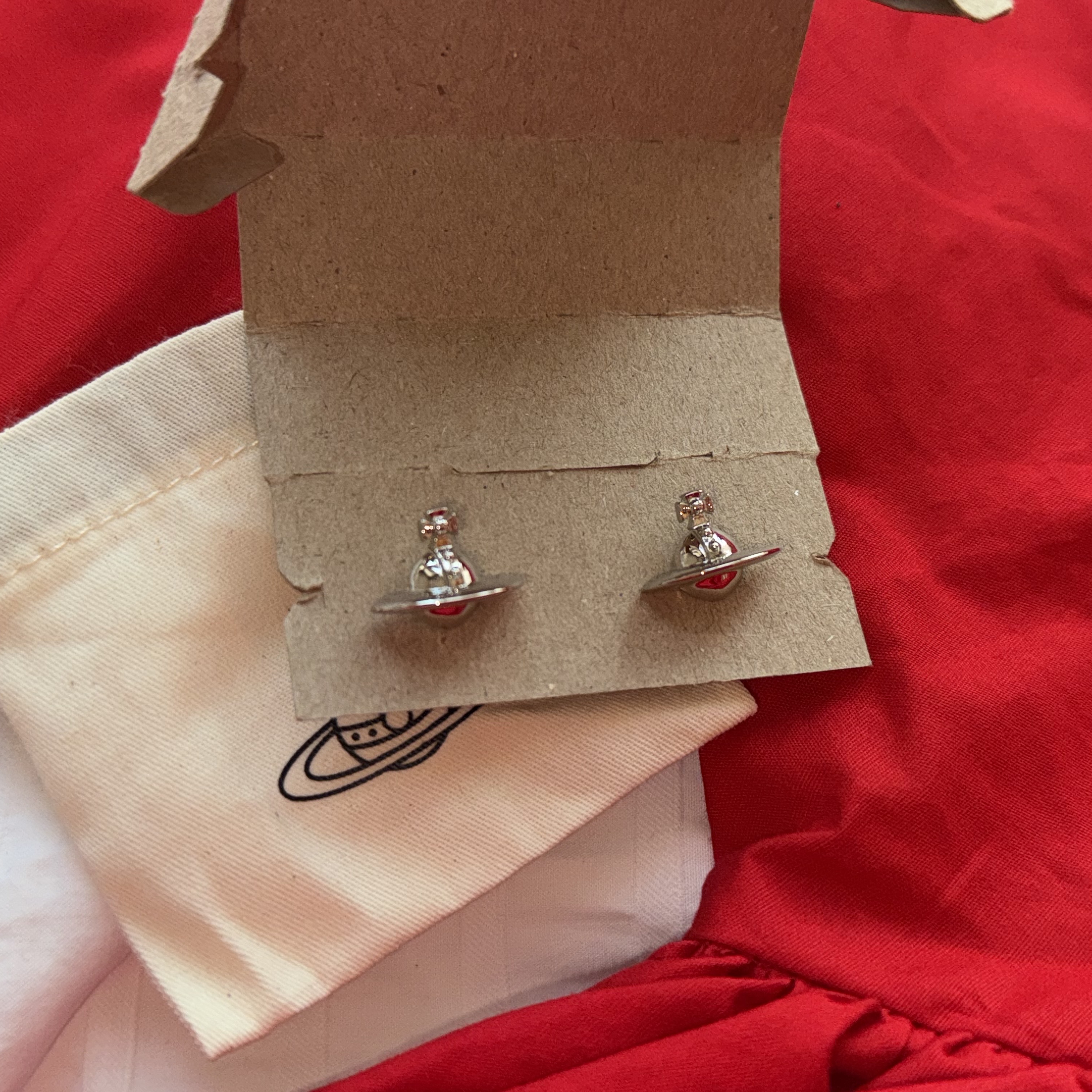 (W) Vivienne Westwood Solid Orb Earrings Silver 착용 스타일 - 2