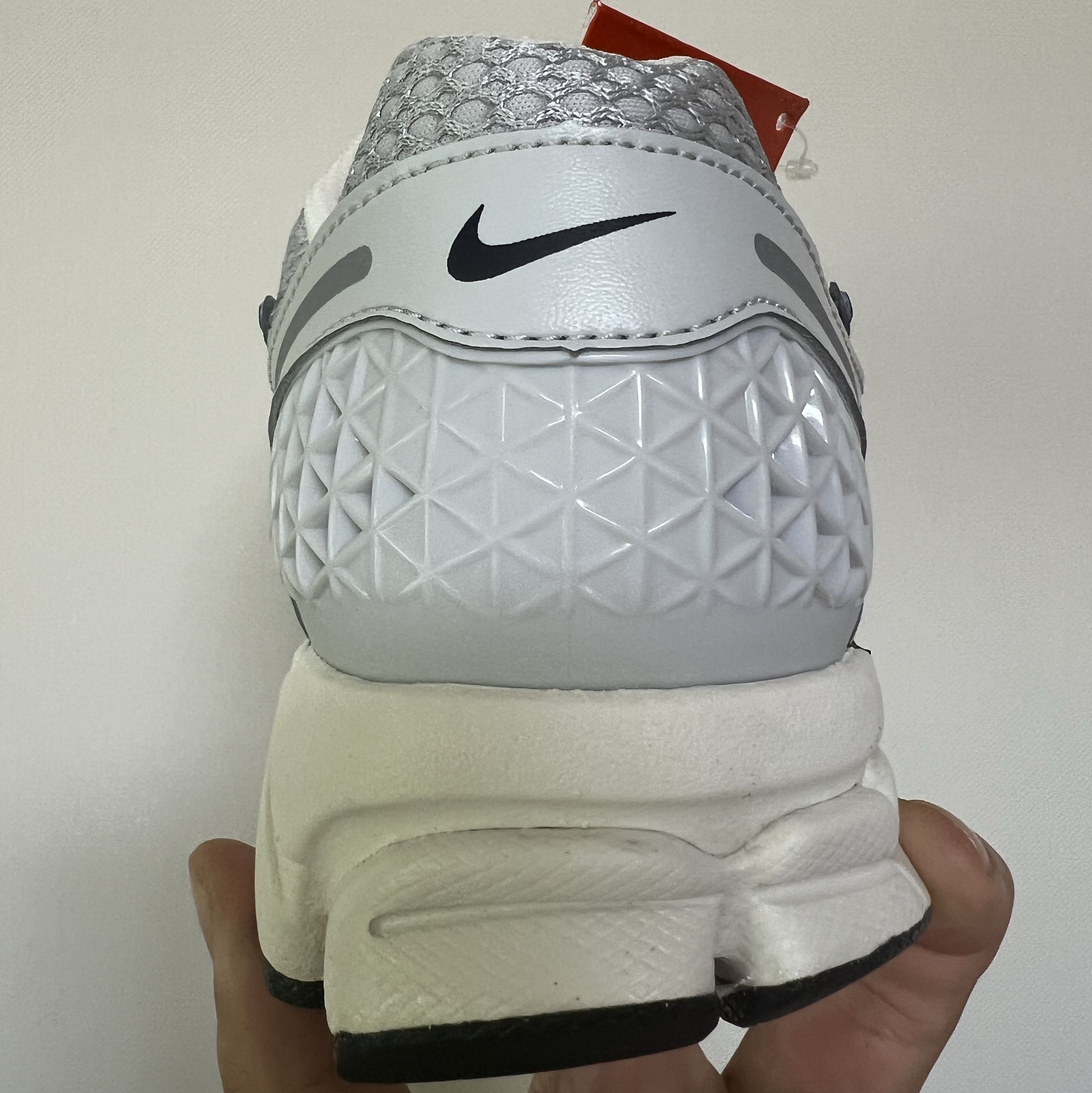 Nike Zoom Vomero 5 Photon Dust Gridiron 착용 스타일 - 3