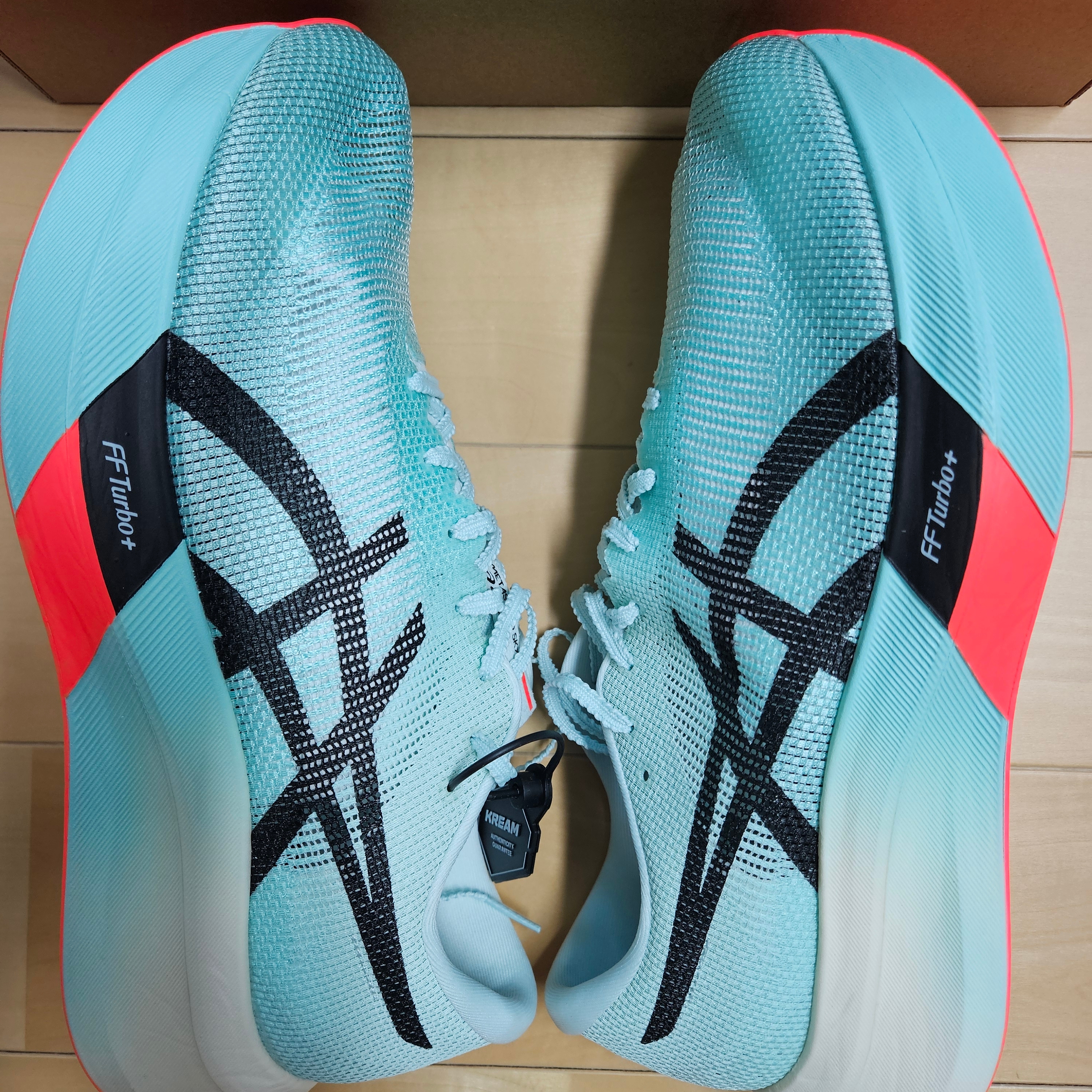 Asics Metaspeed Sky Paris Illuminate Mint Black 착용 스타일 - 6
