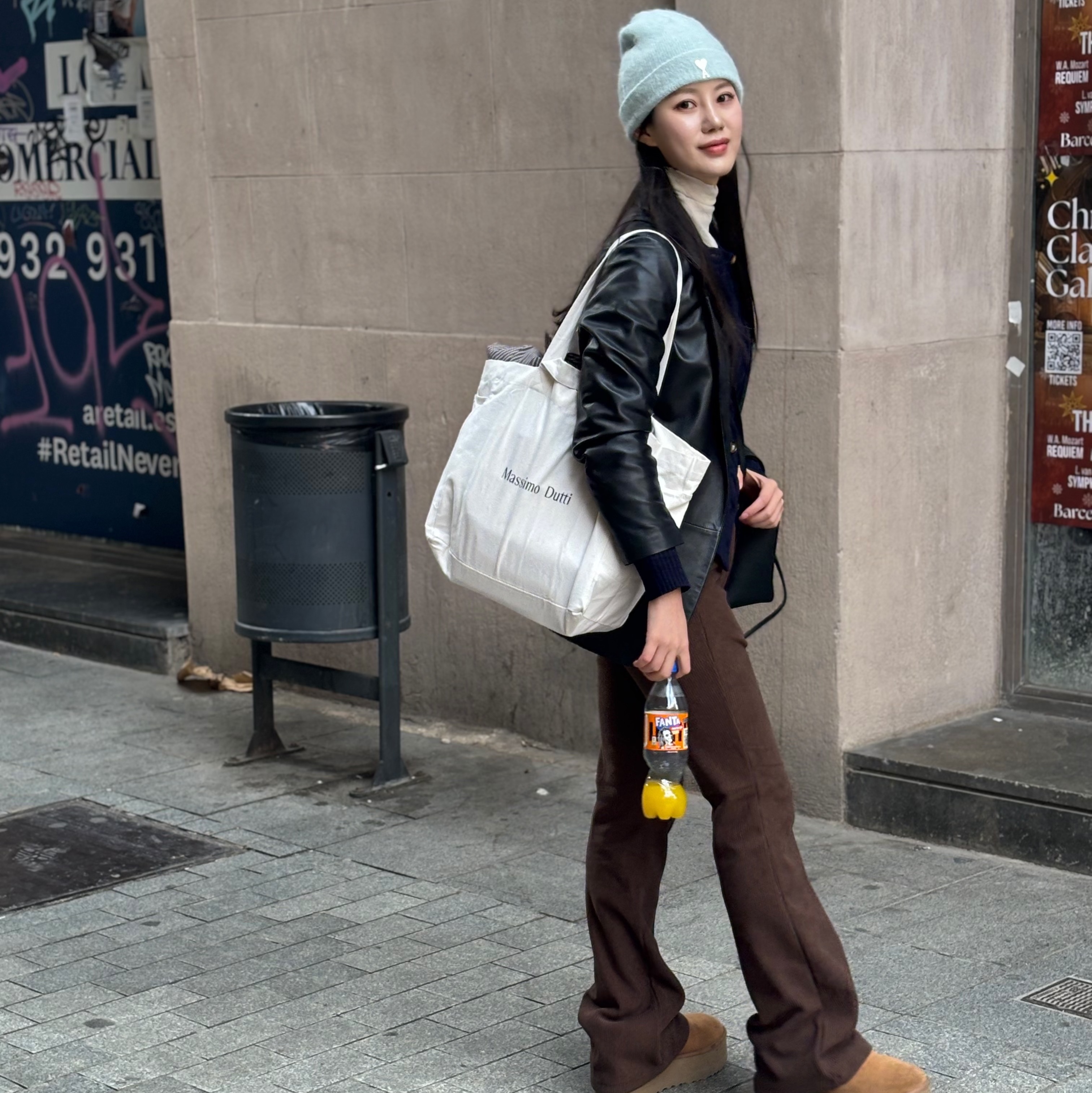 AMI de Coeur Cloudy Wool Beanie Aquamarine Ivory, (W) UGG Classic Ultra Mini Platform Boots Chestnut 착용 스타일 - 1