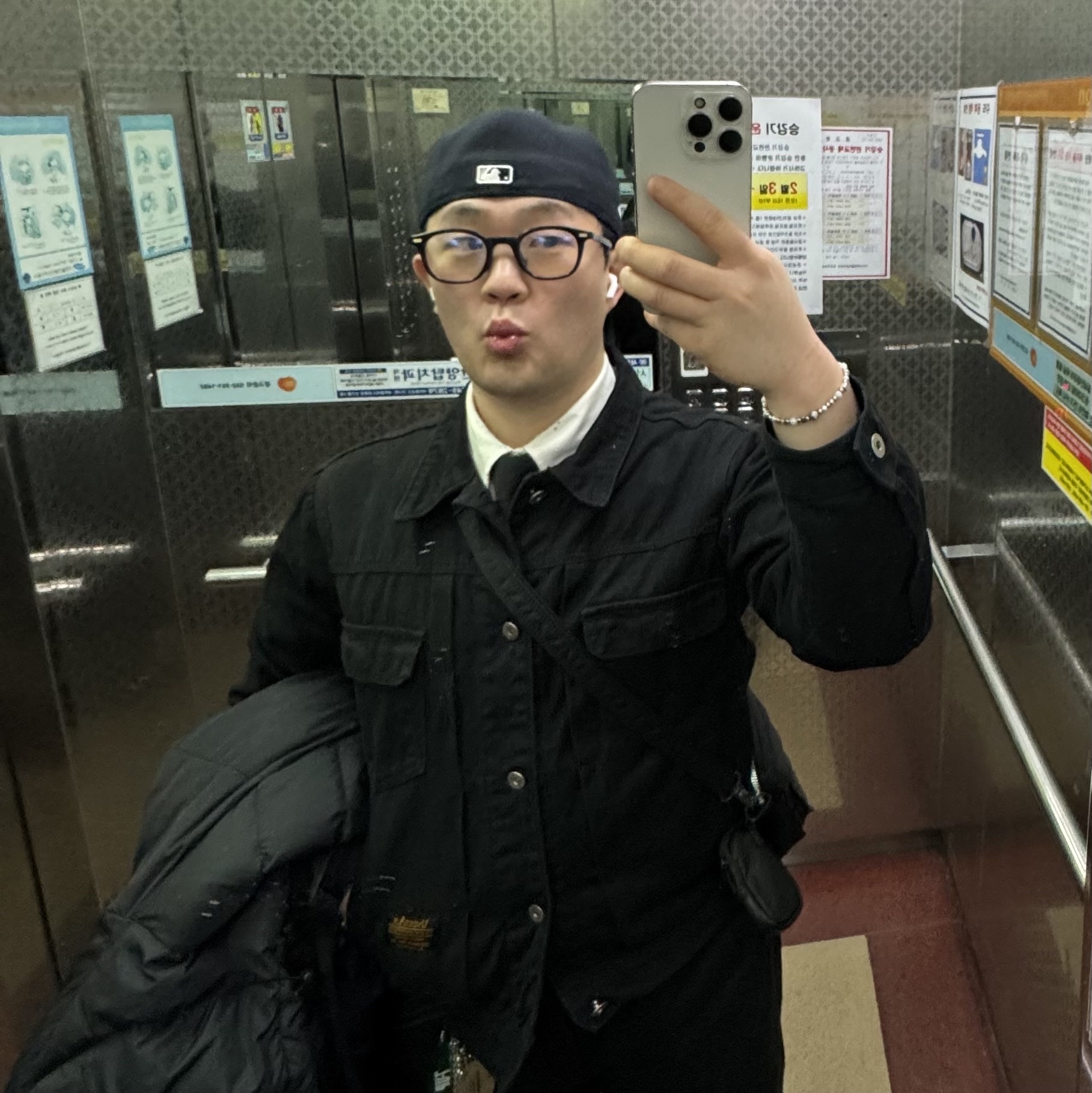 Porter Tanker Shoulder Bag Black, Hatchingroom Web Goose Down Puffer Black 착용 스타일 - 1