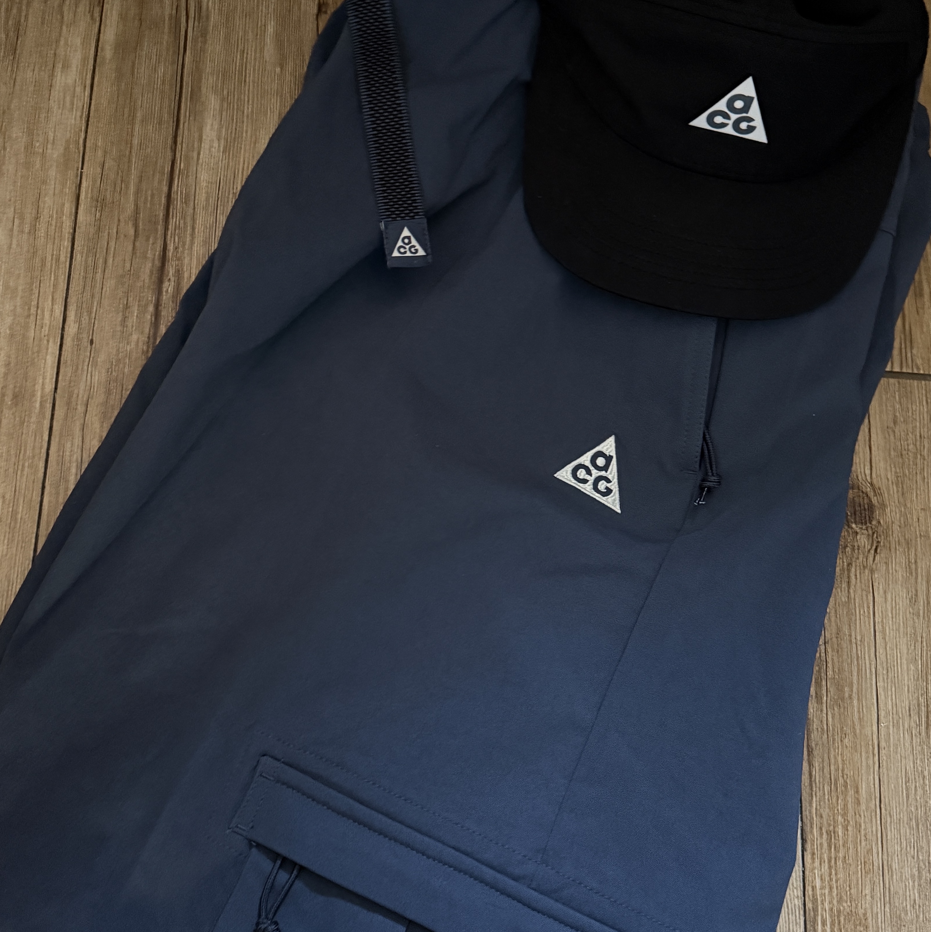 (W) Nike ACG Smith Summit Cargo Pants Thunder Blue Summit White - US/EU, Nike ACG Fly Cap Black 착용 스타일
