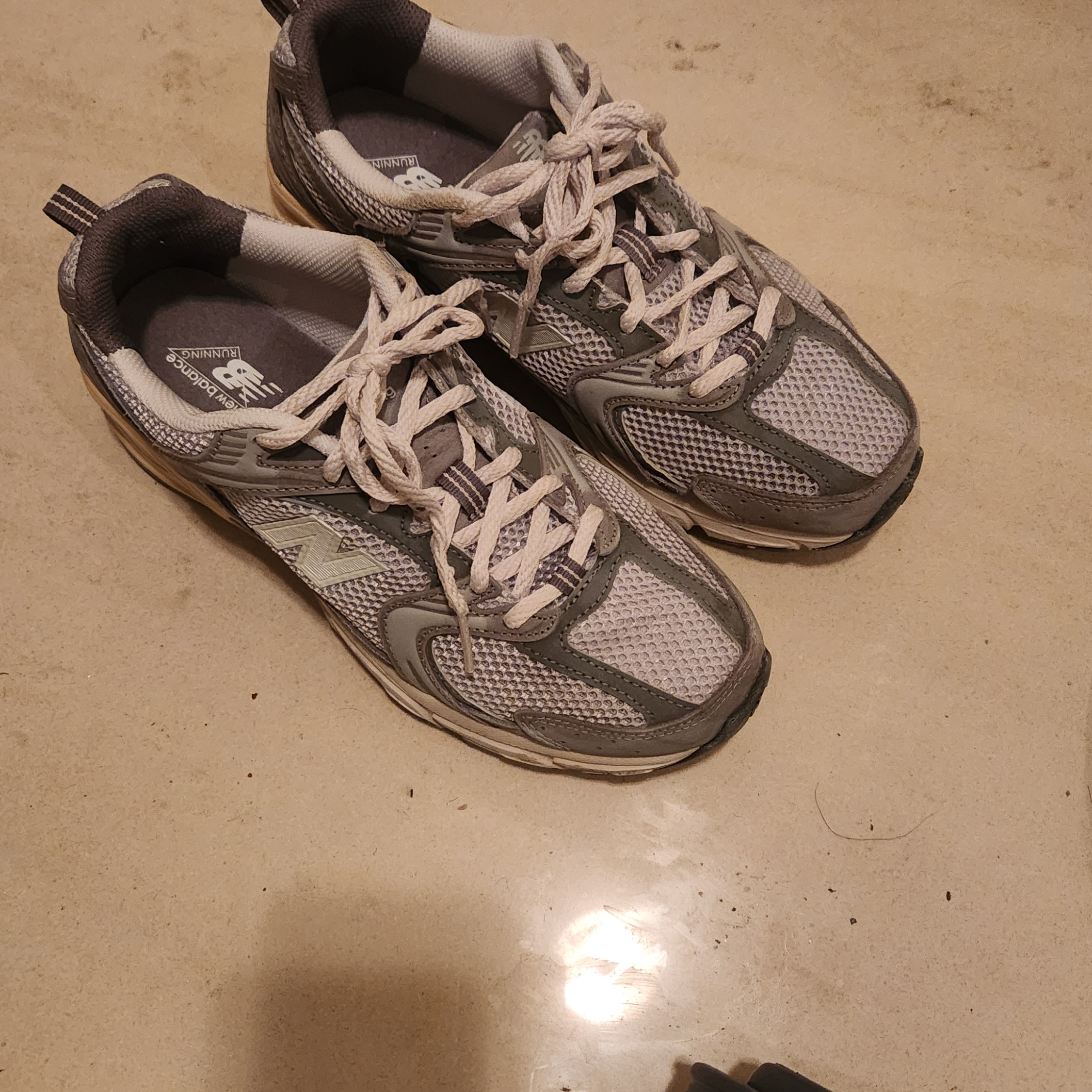 New Balance 530 Premium Vintage Grey Matter 착용 스타일