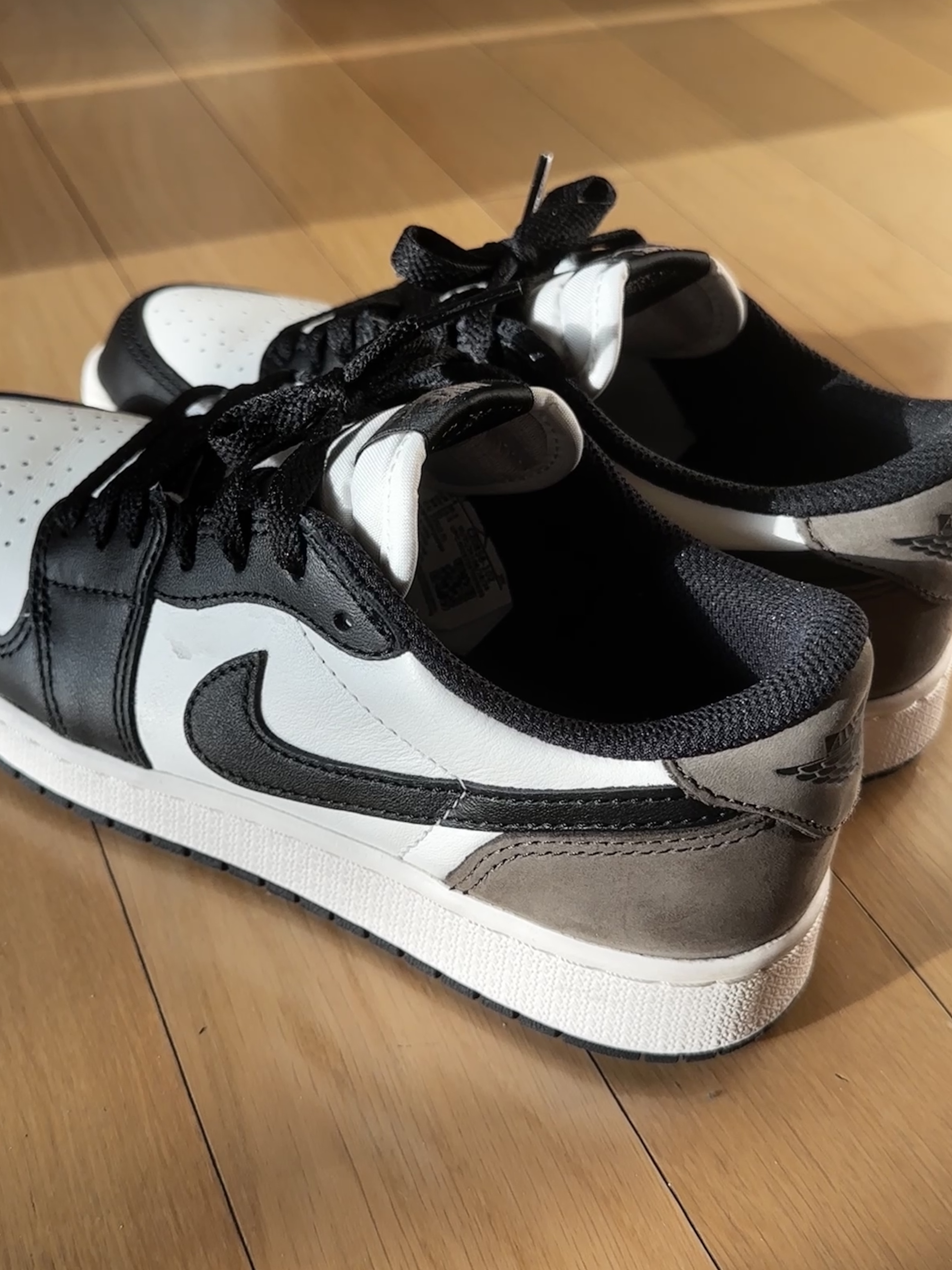 (GS) Jordan 1 Retro Low OG Mocha 착용 스타일 - 2