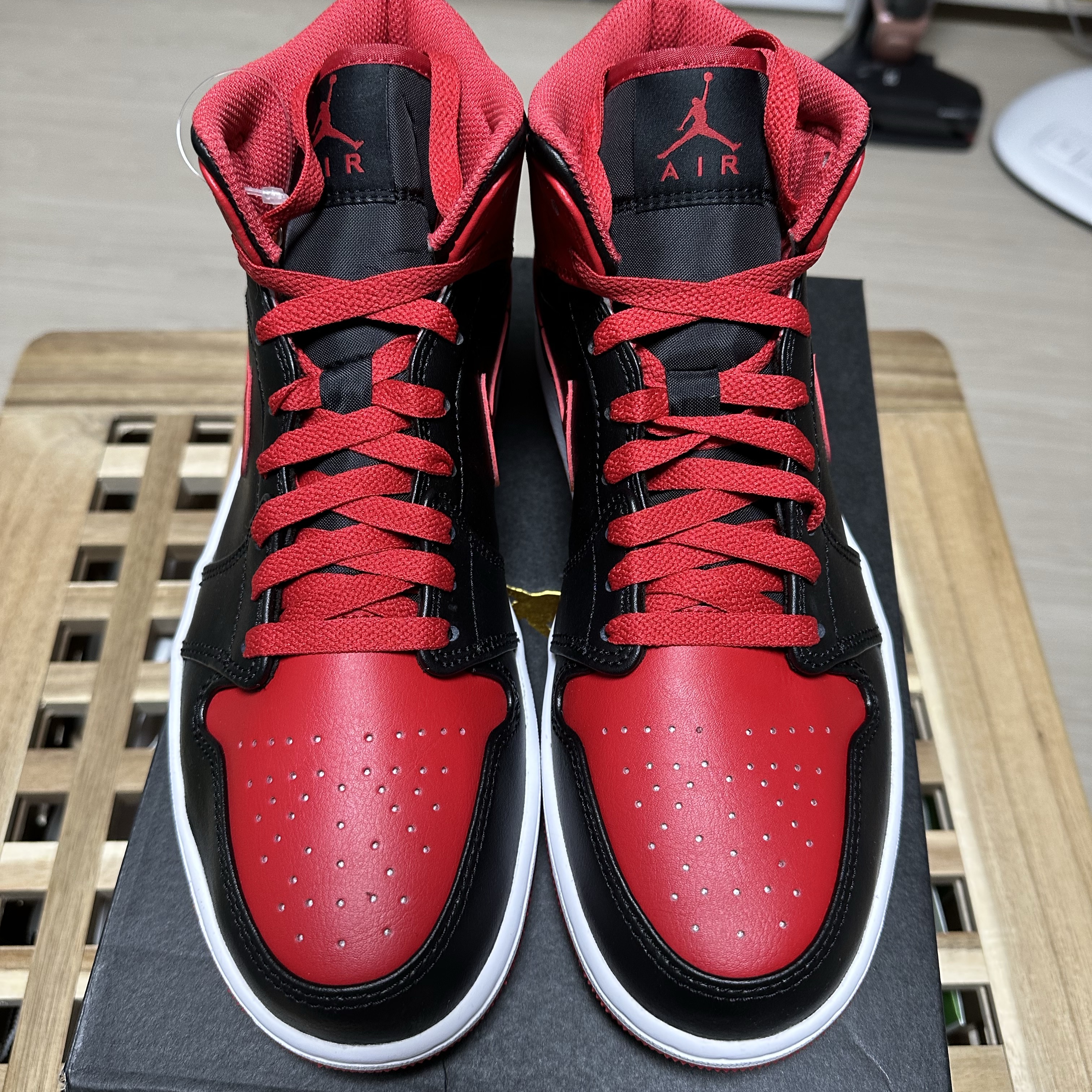 Jordan 1 Mid Bred Banned 2020 착용 스타일 - 7