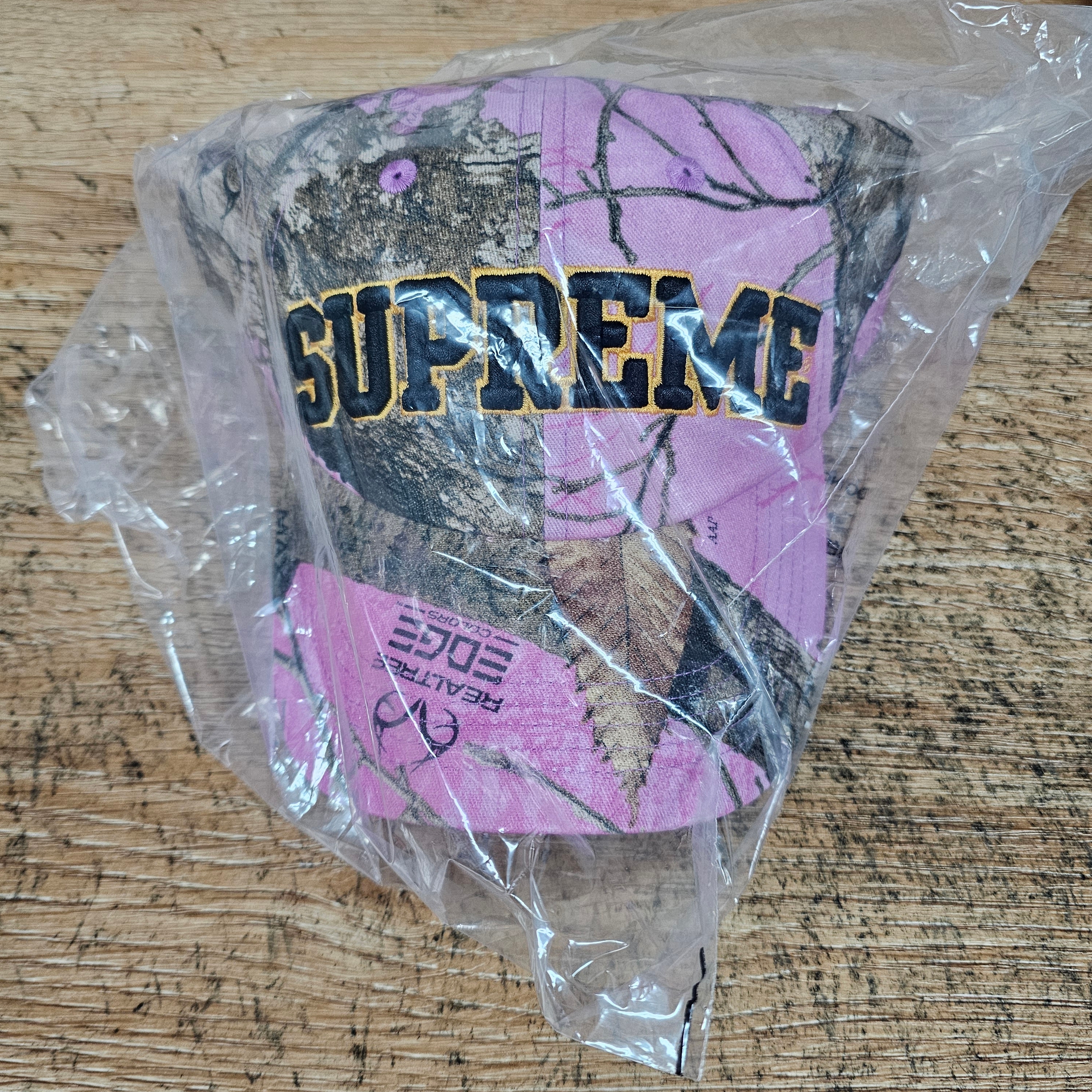 Supreme Difference 6-Panel Pink - 24FW 착용 스타일