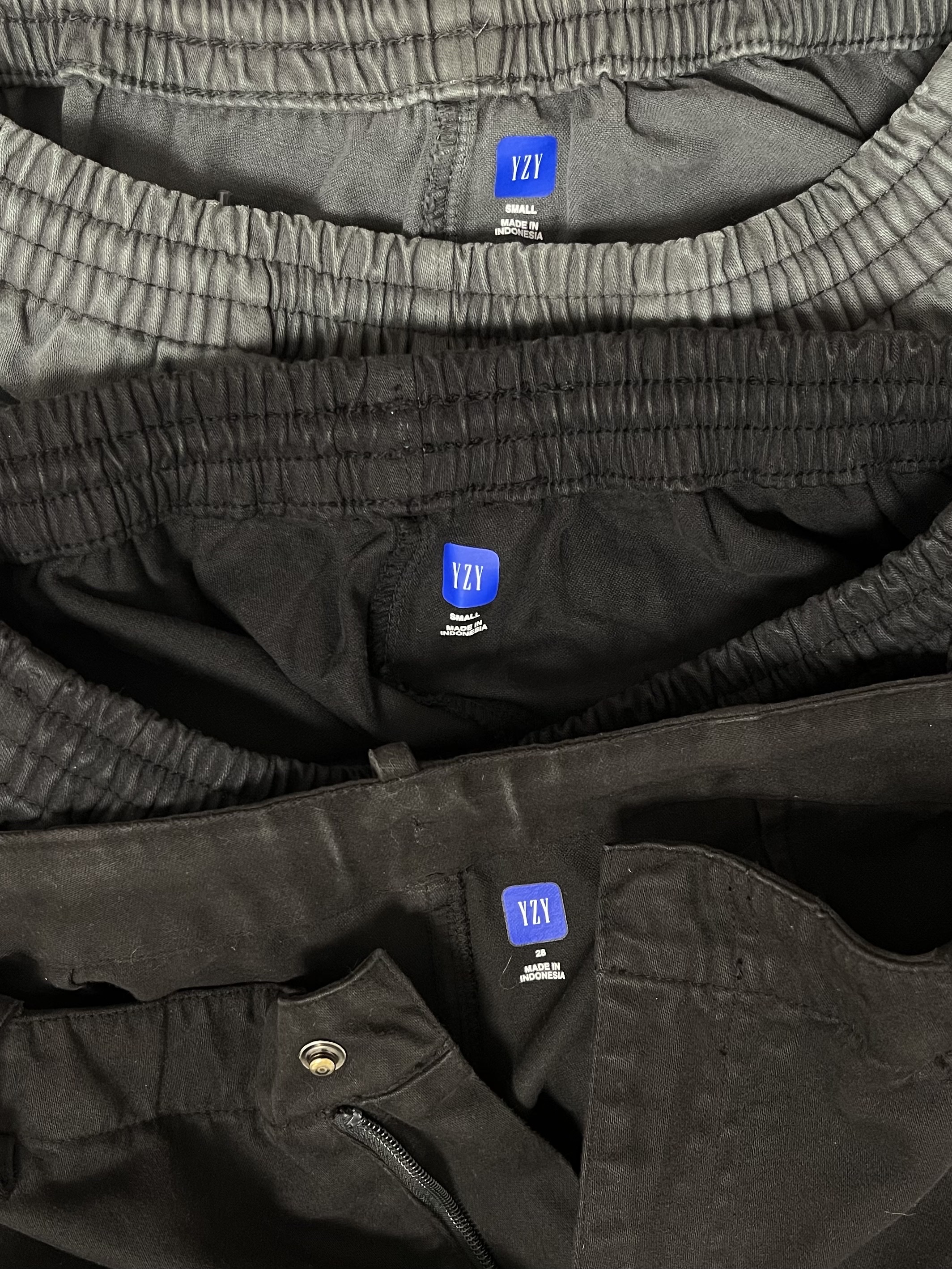 Yeezy Gap Engineered By Balenciaga Sateen Cargo Pants Black, Yeezy Gap Engineered By Balenciaga Sateen Cargo Pants Black 착용 스타일 - 5