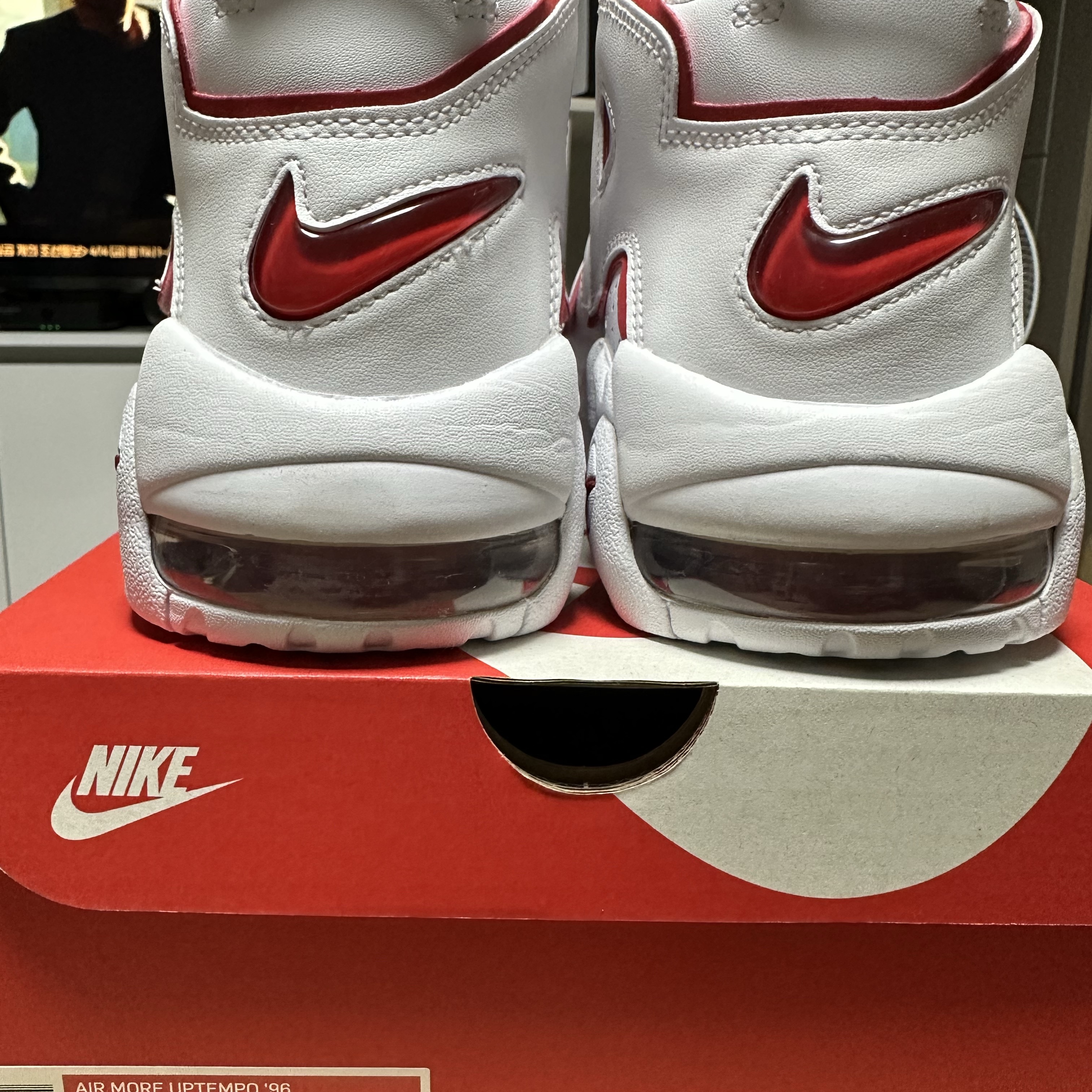 Nike Air More Uptempo White Varsity Red 2021 착용 스타일 - 7