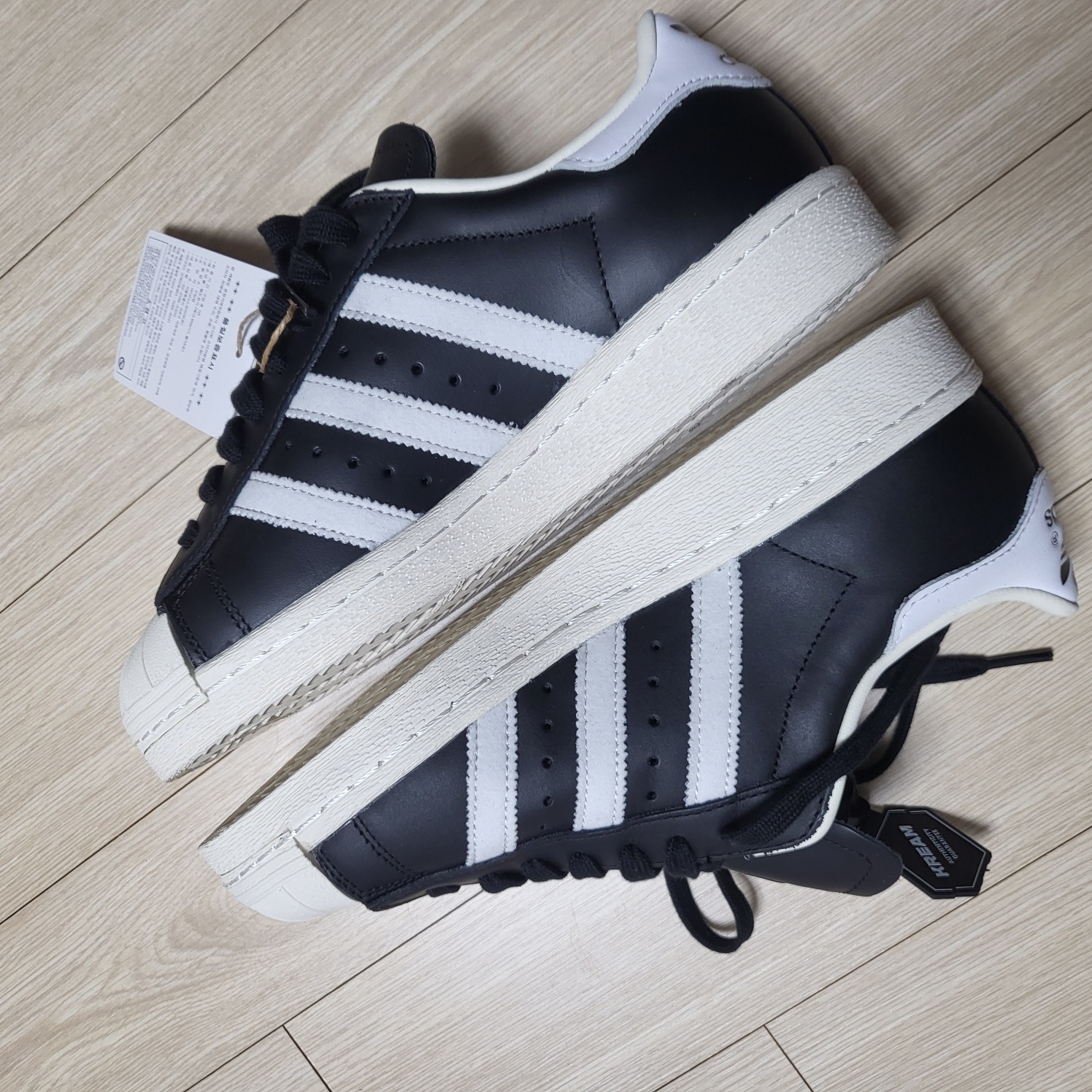 Adidas Superstar 82 FI Core Black 착용 스타일