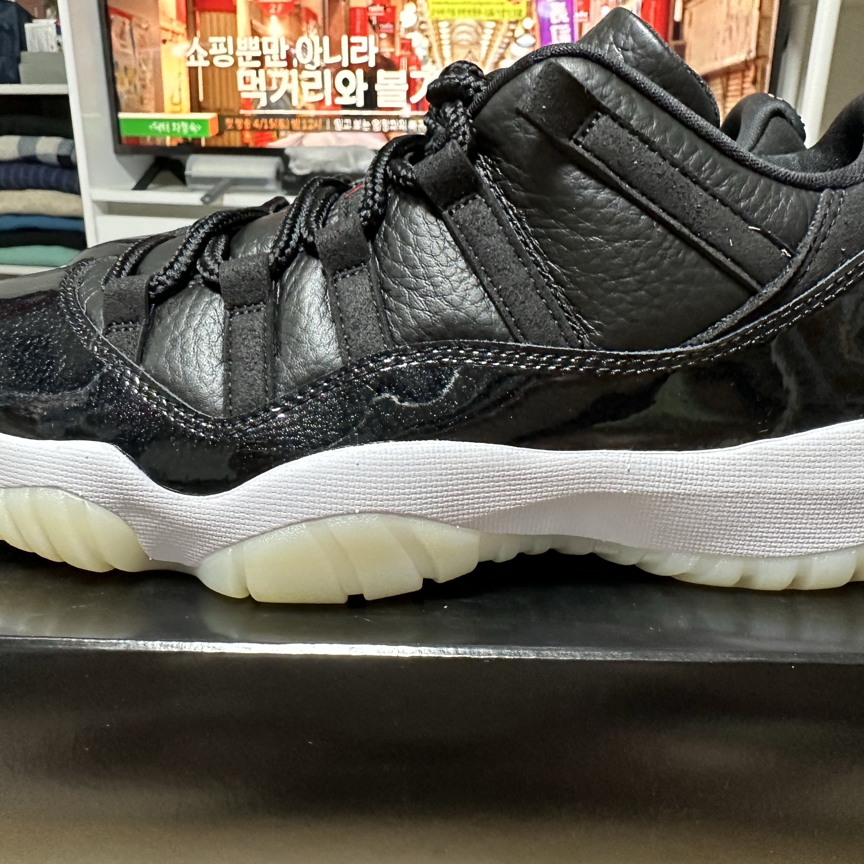 Jordan 11 Retro Low 72-10 착용 스타일 - 3