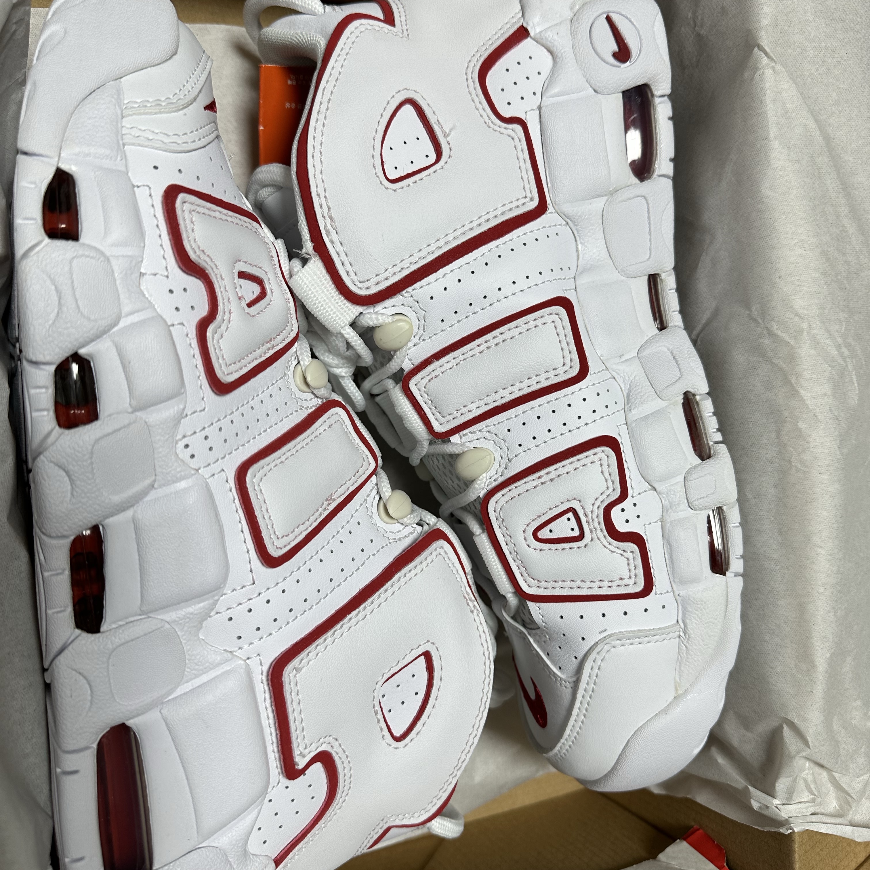 Nike Air More Uptempo White Varsity Red 2021 착용 스타일 - 2