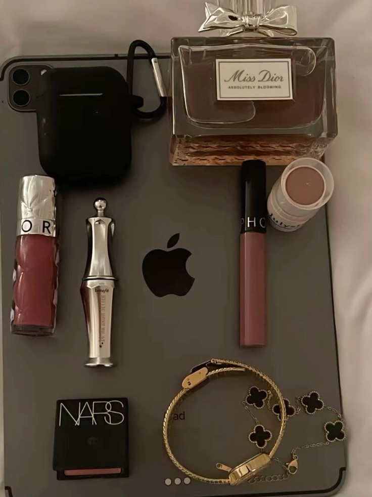 Byredo Casablanca Lily Extrait de Parfum 50ml, Byredo Gypsy Water Hand Cream 30ml 착용 스타일 - 3