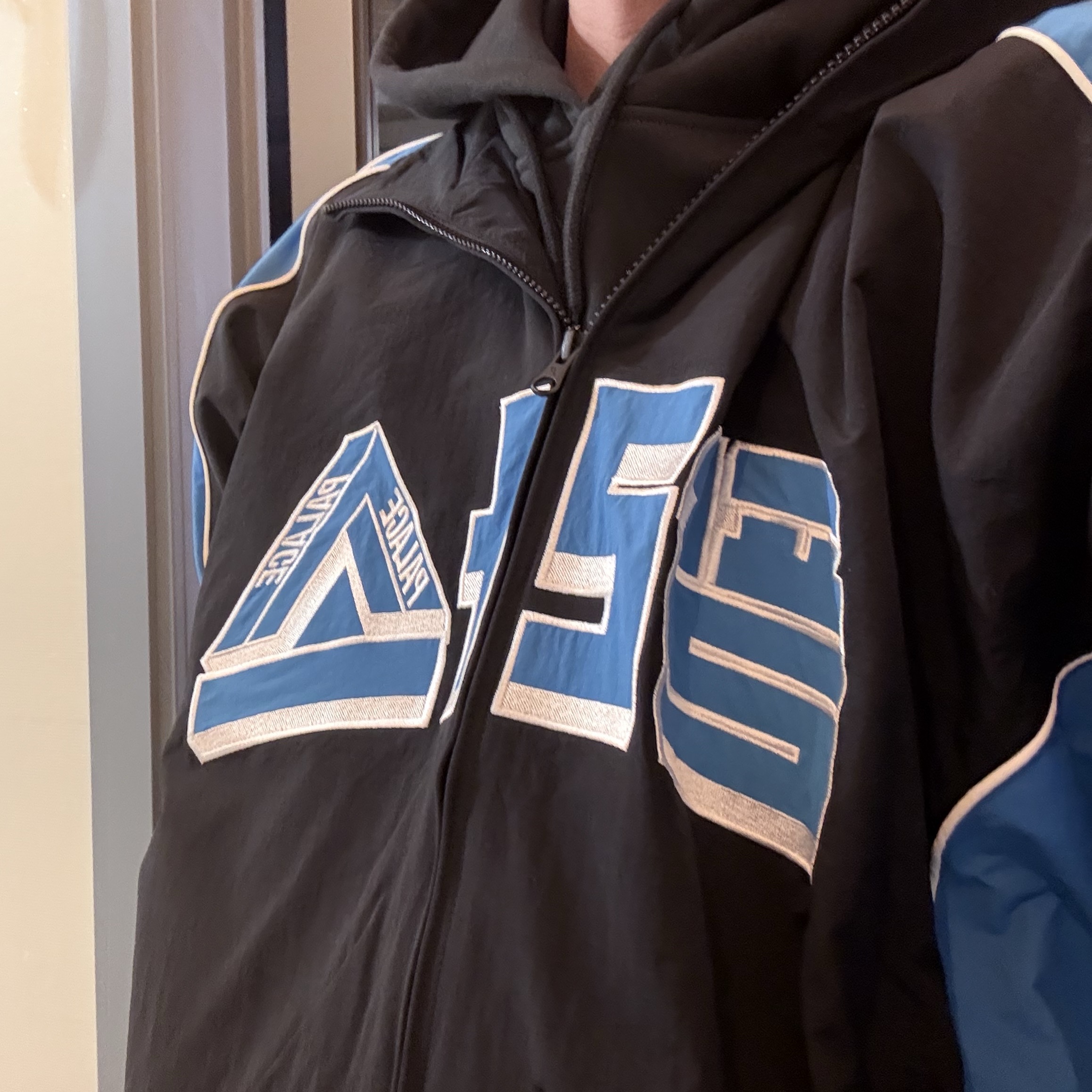 Palace Seoul 2 Seoul Track Jacket Black Blue - 25SS 착용 스타일 - 2